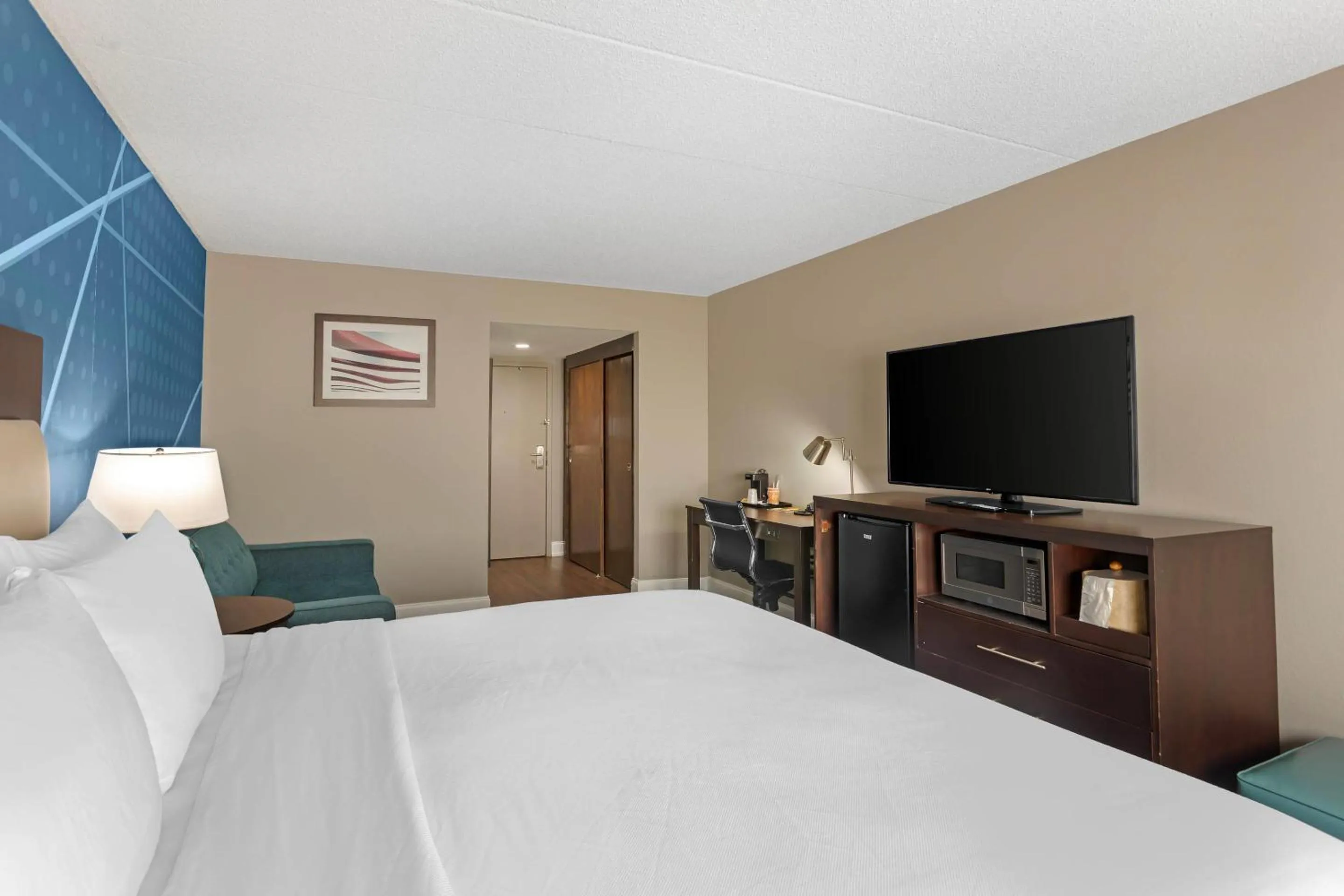 Bedroom, Bed in Comfort Inn & Suites Pottstown Eastern Gateway