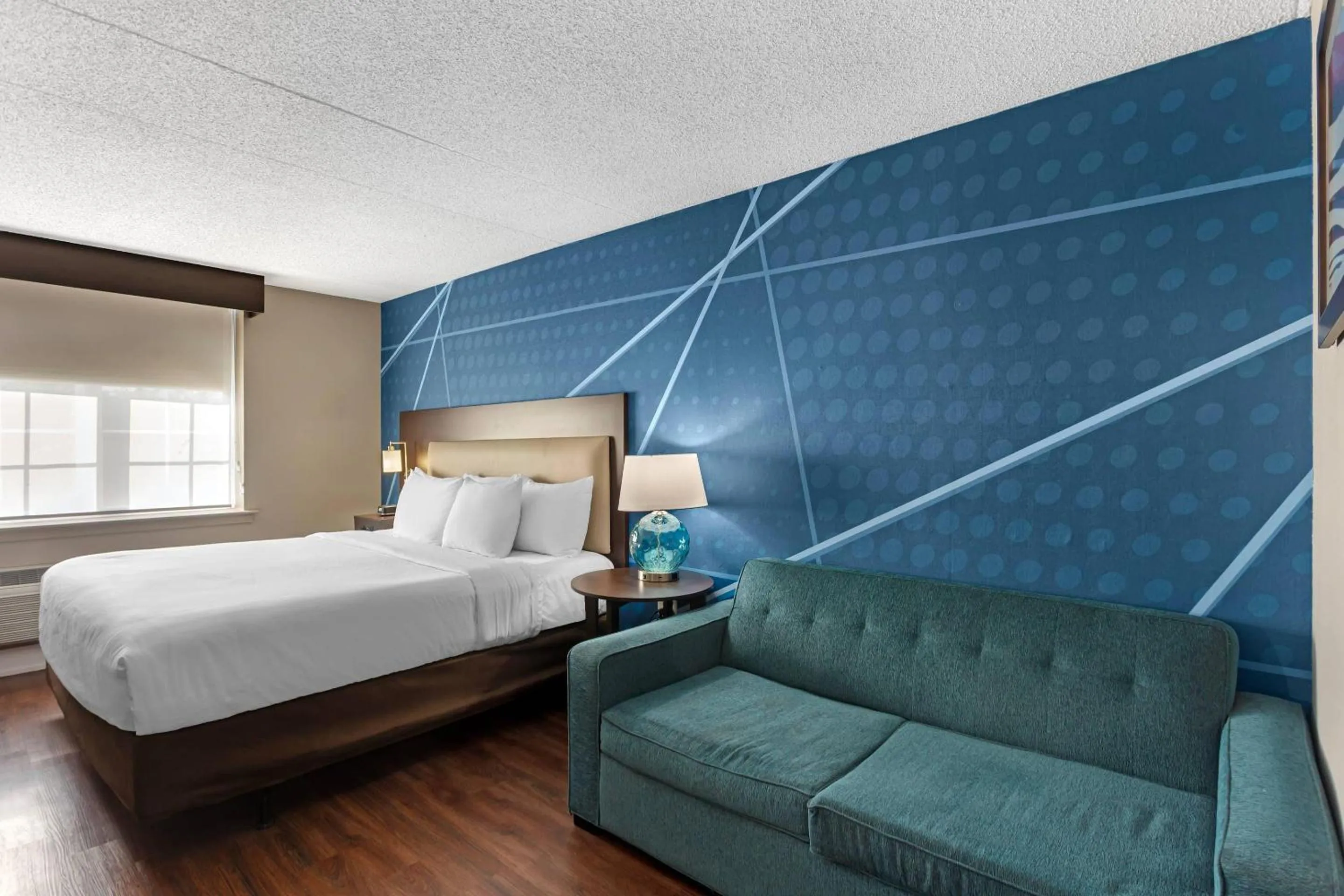 Bedroom, Bed in Comfort Inn & Suites Pottstown Eastern Gateway