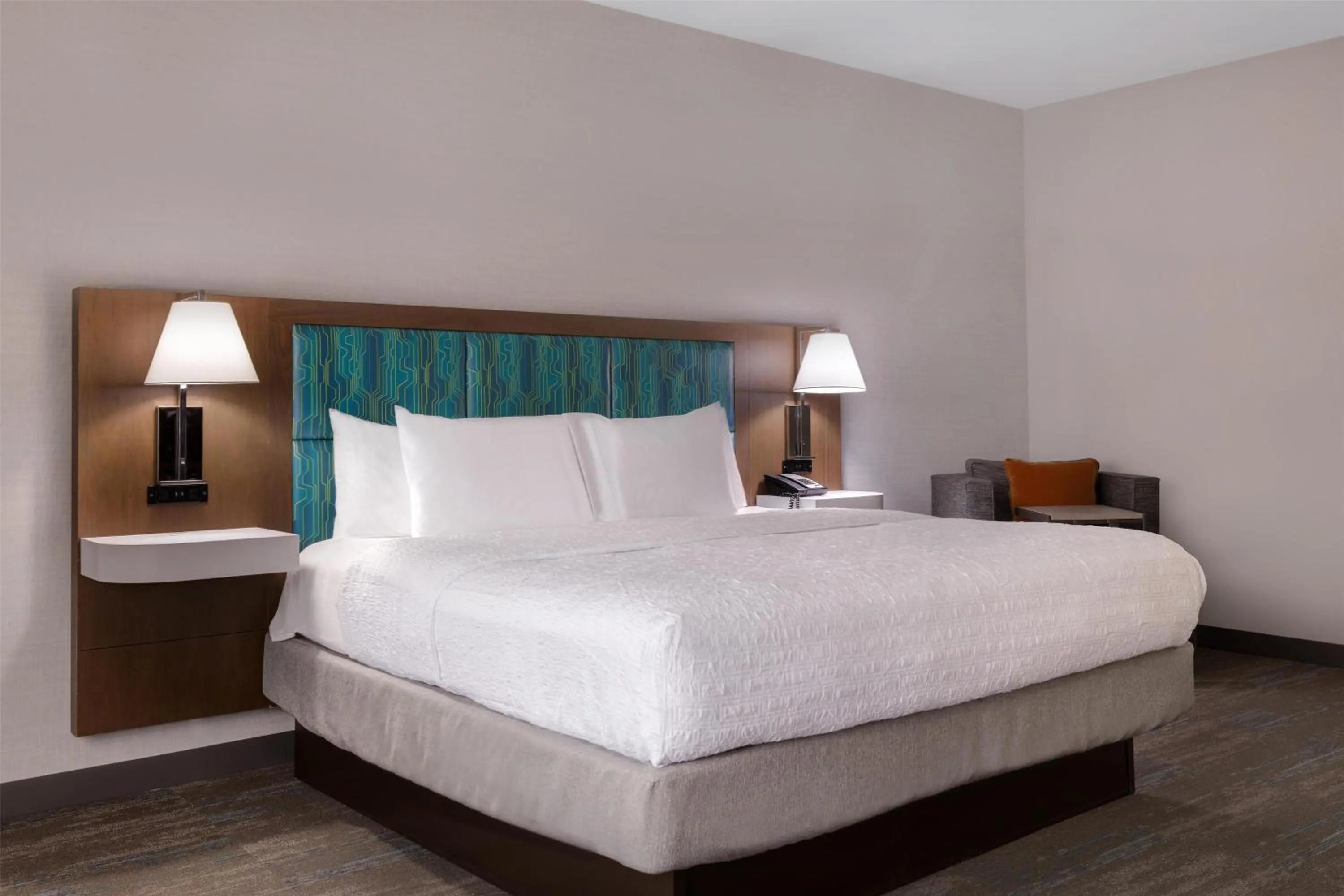 Bed in Hampton Inn & Suites Shreveport