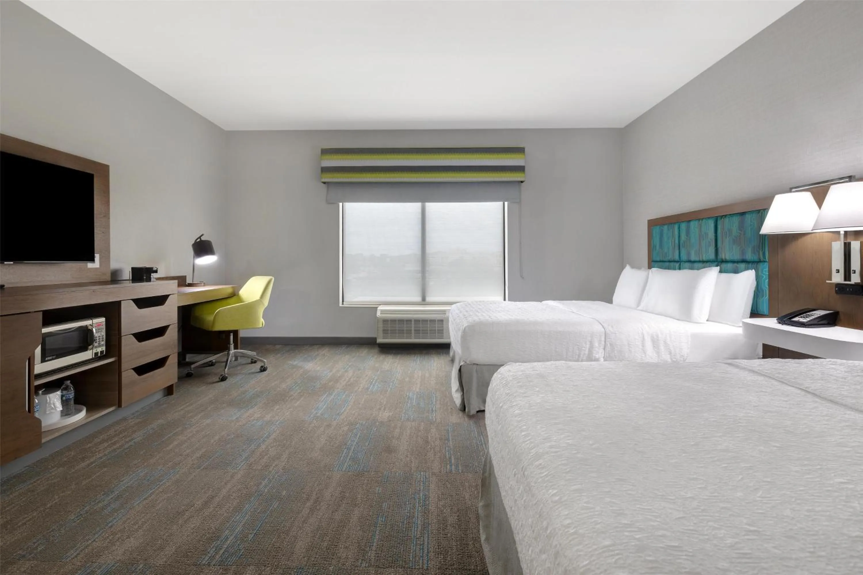 Bed in Hampton Inn & Suites Shreveport