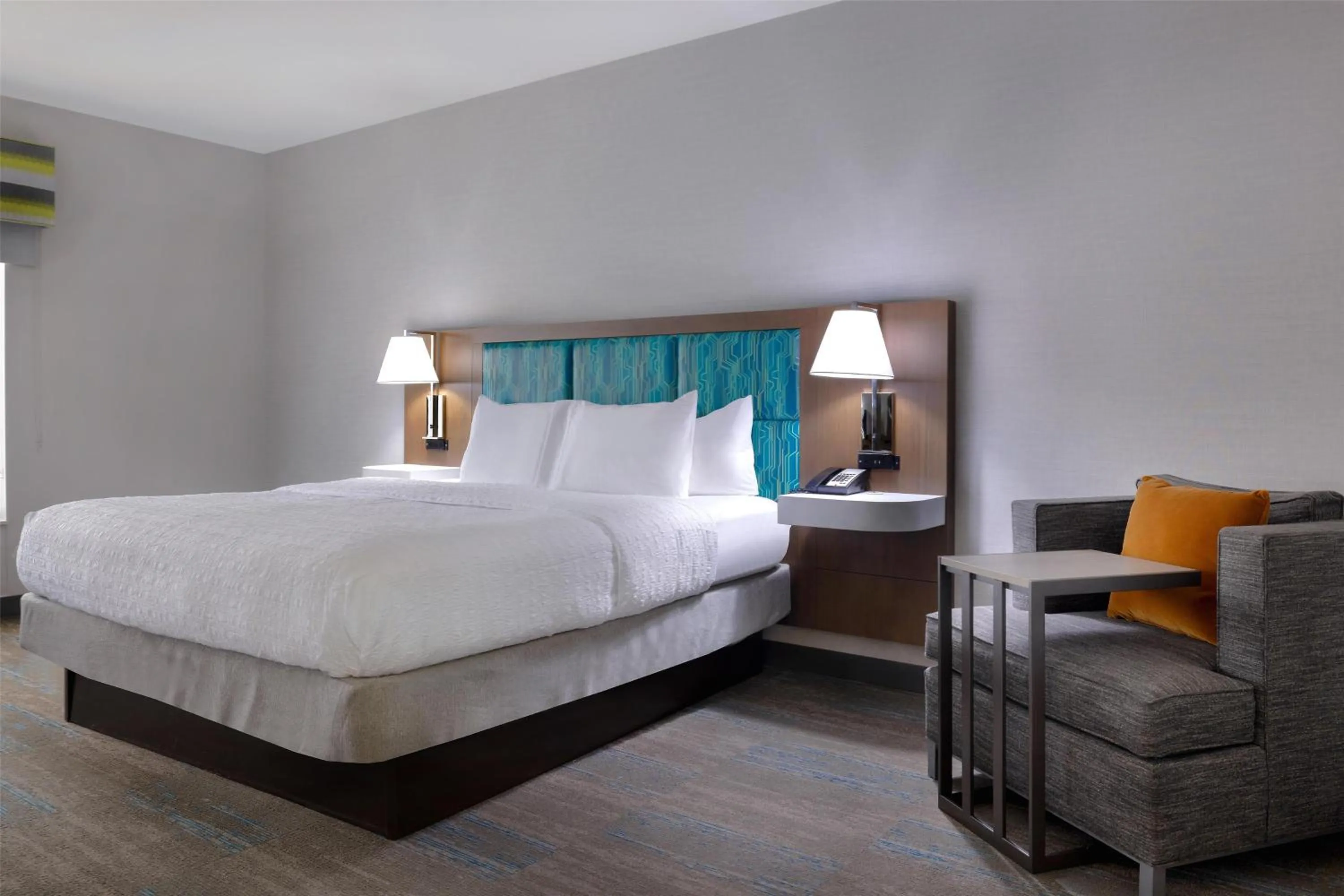 Bed in Hampton Inn & Suites Shreveport