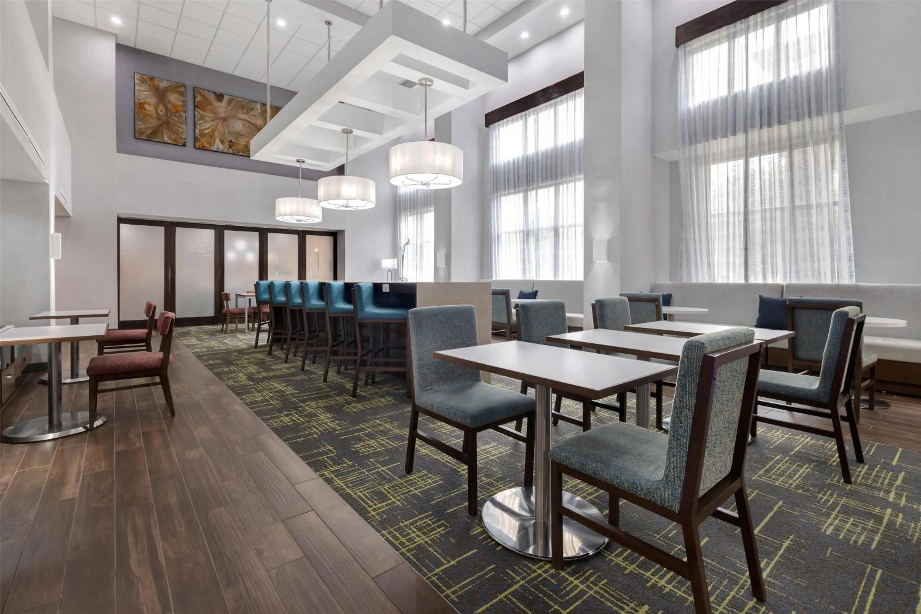 Breakfast in Hampton Inn & Suites Shreveport