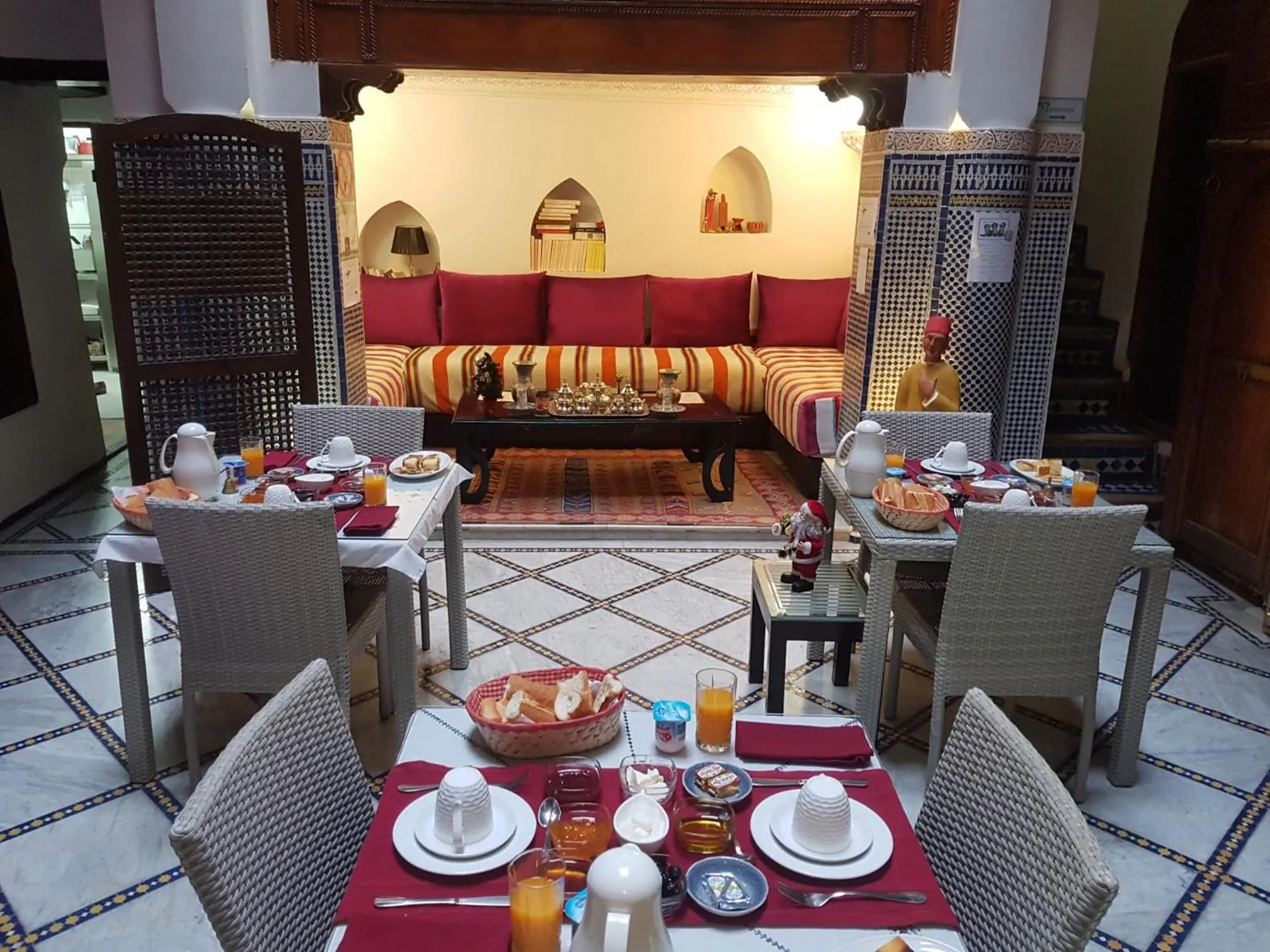 Restaurant/places to eat in Riad Adarissa