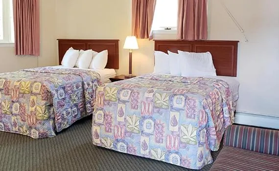 Bed in Gorham Motor Inn