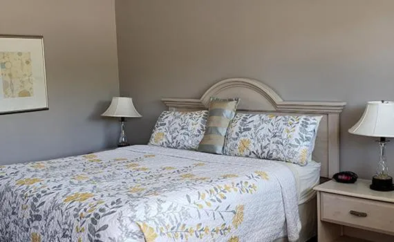 Bed in Gorham Motor Inn