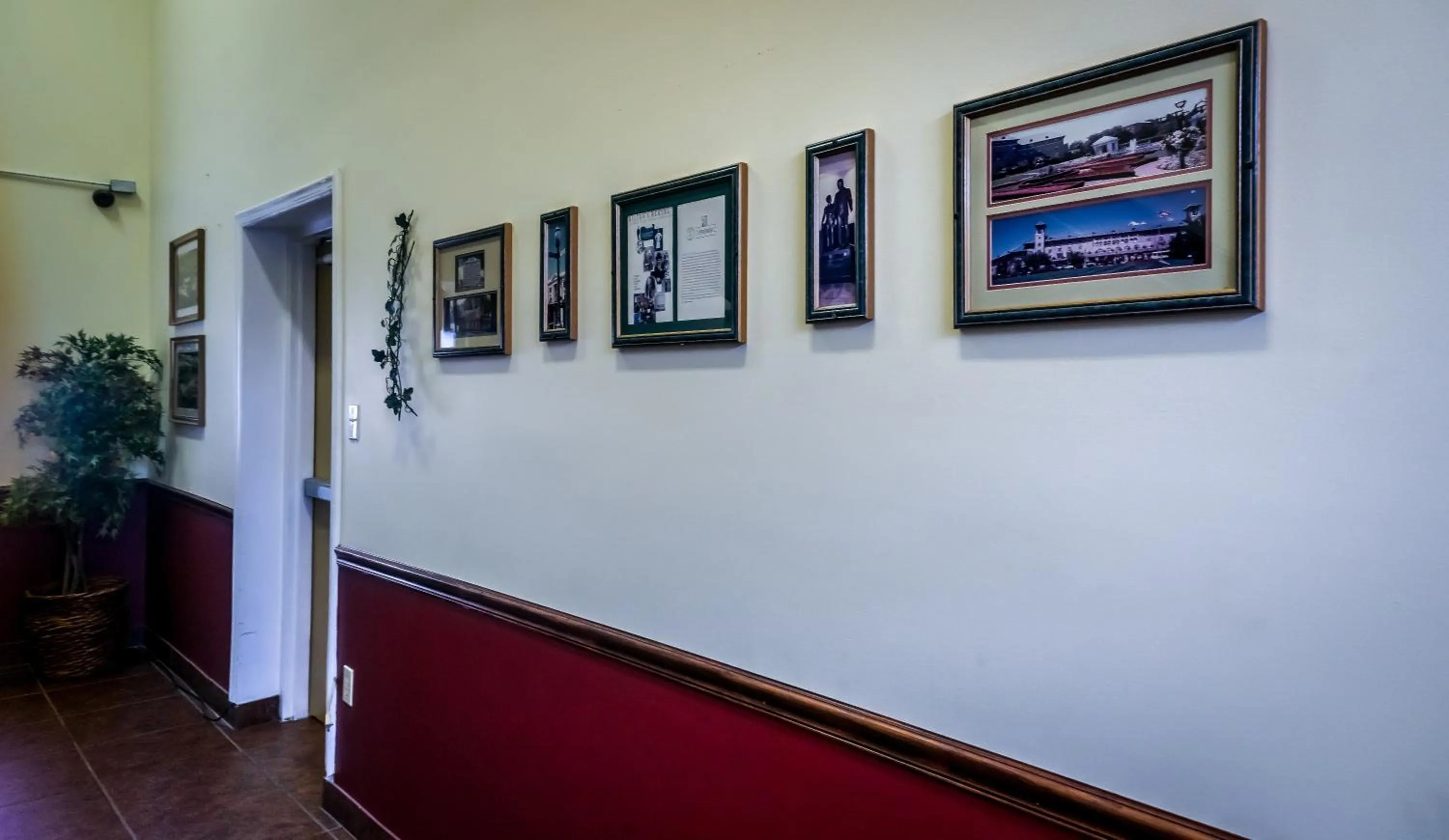 Decorative detail in Cocoa Country Inn Hershey