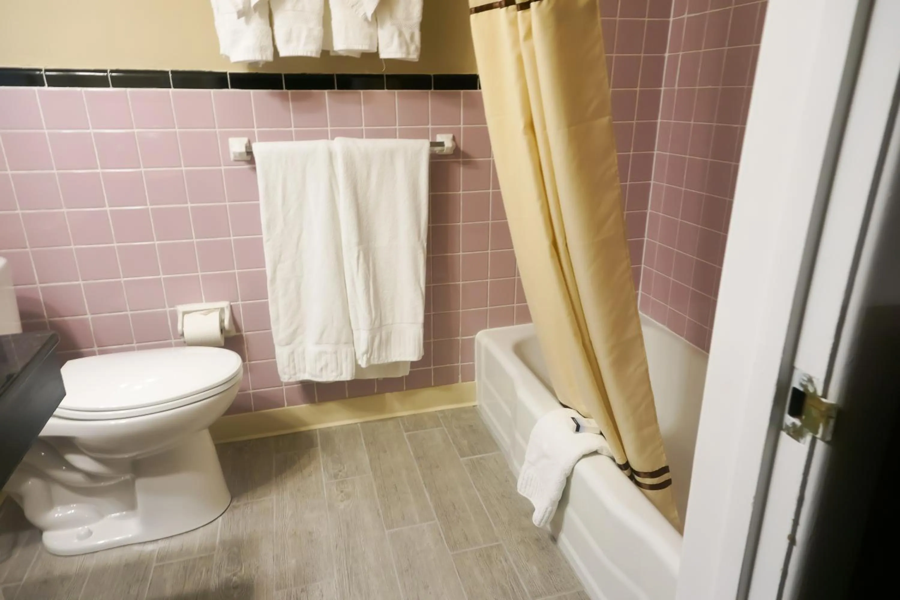 Bathroom in Cocoa Country Inn Hershey