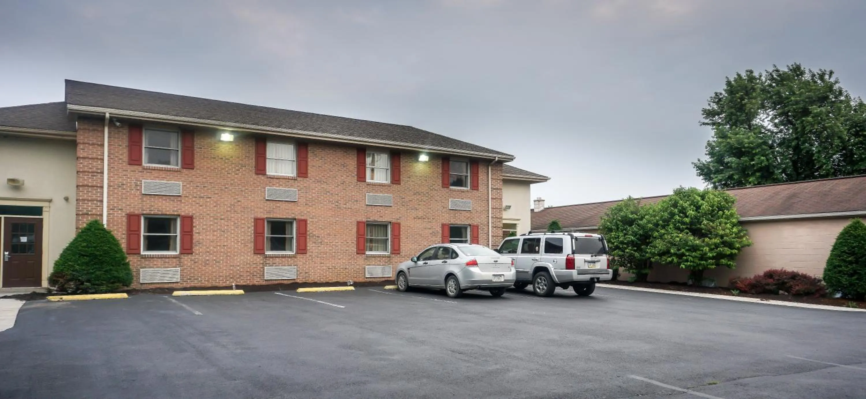 Property building in Cocoa Country Inn Hershey