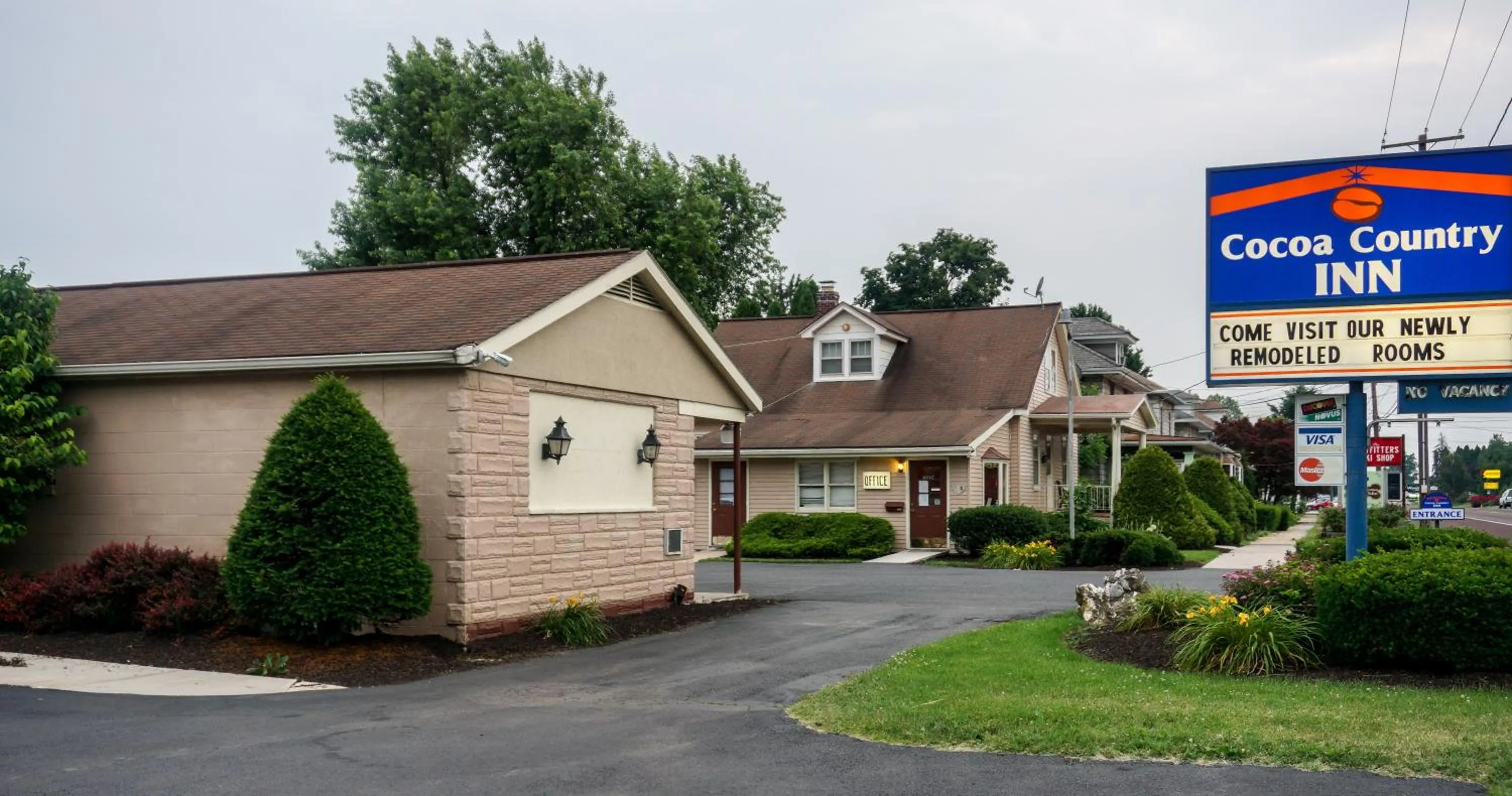 Property building in Cocoa Country Inn Hershey