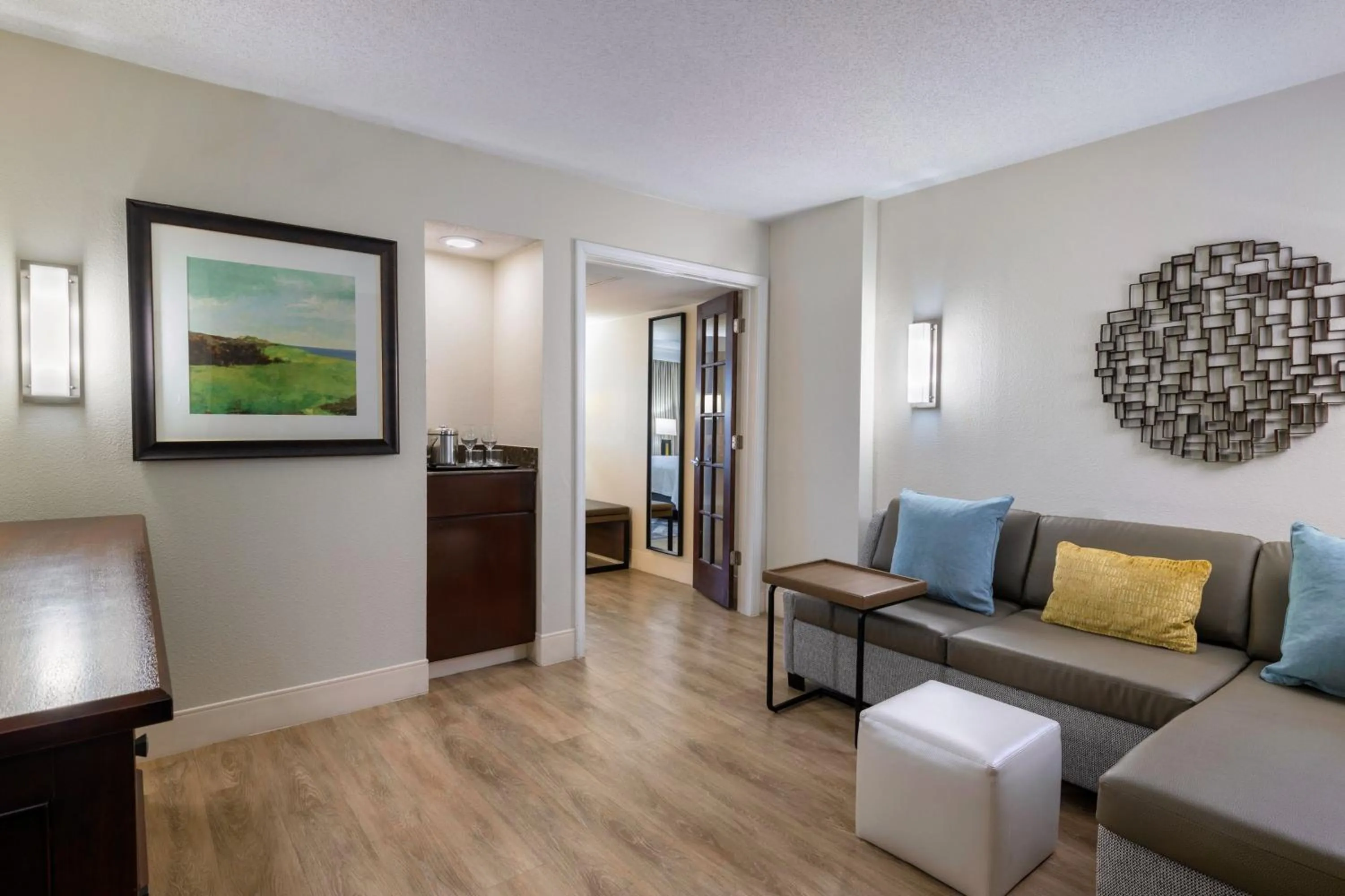 Living room in Sheraton Atlanta Perimeter North