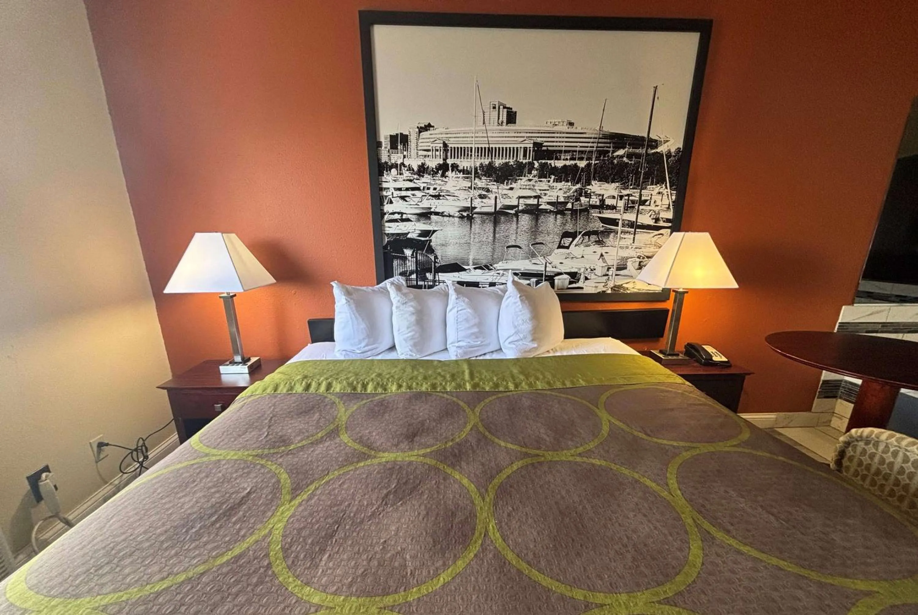 Photo of the whole room, Bed in Super 8 by Wyndham Pontoon Beach IL/St. Louis MO Area