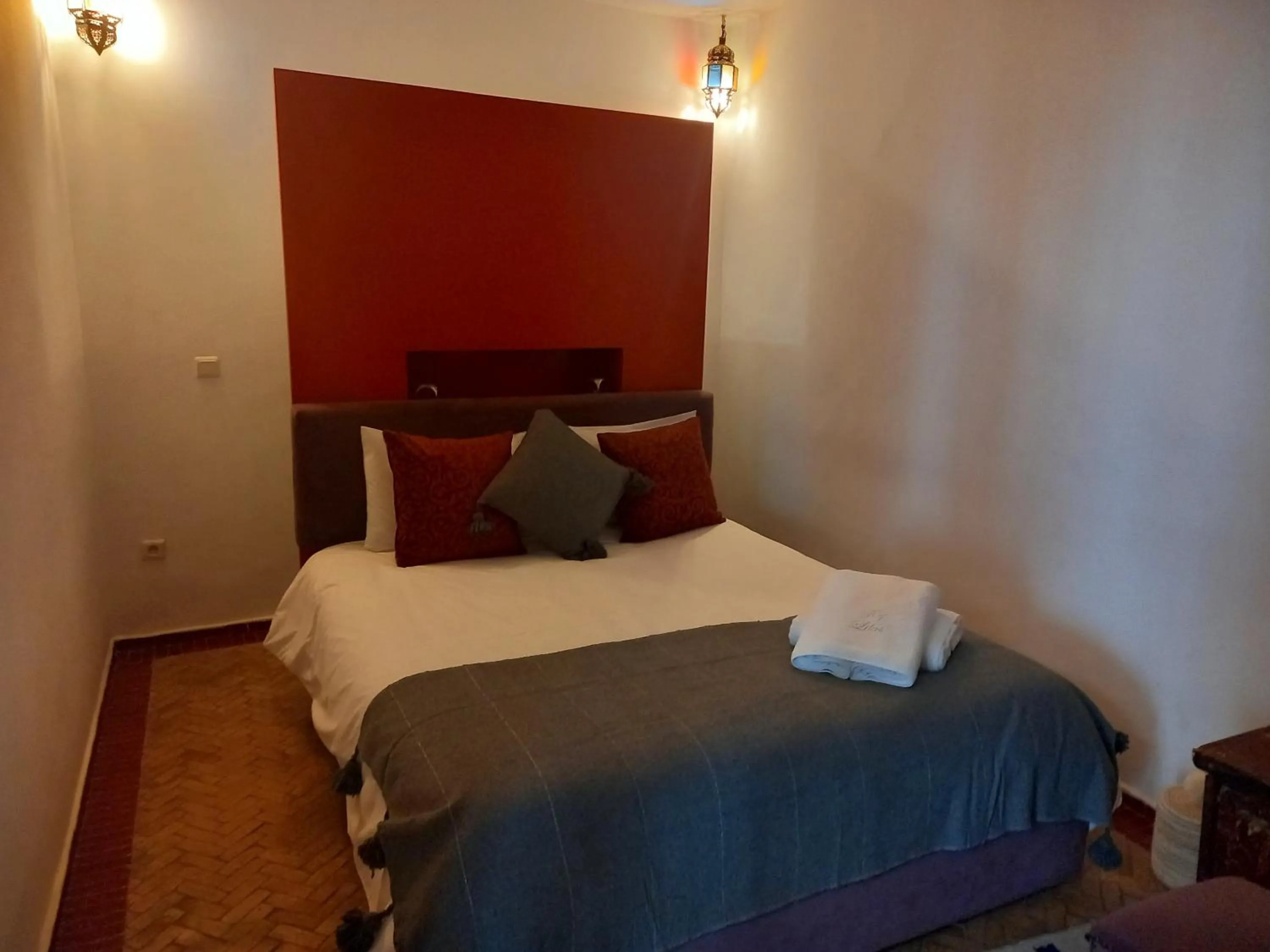 Bed in Riad Les Jardins des Lilas