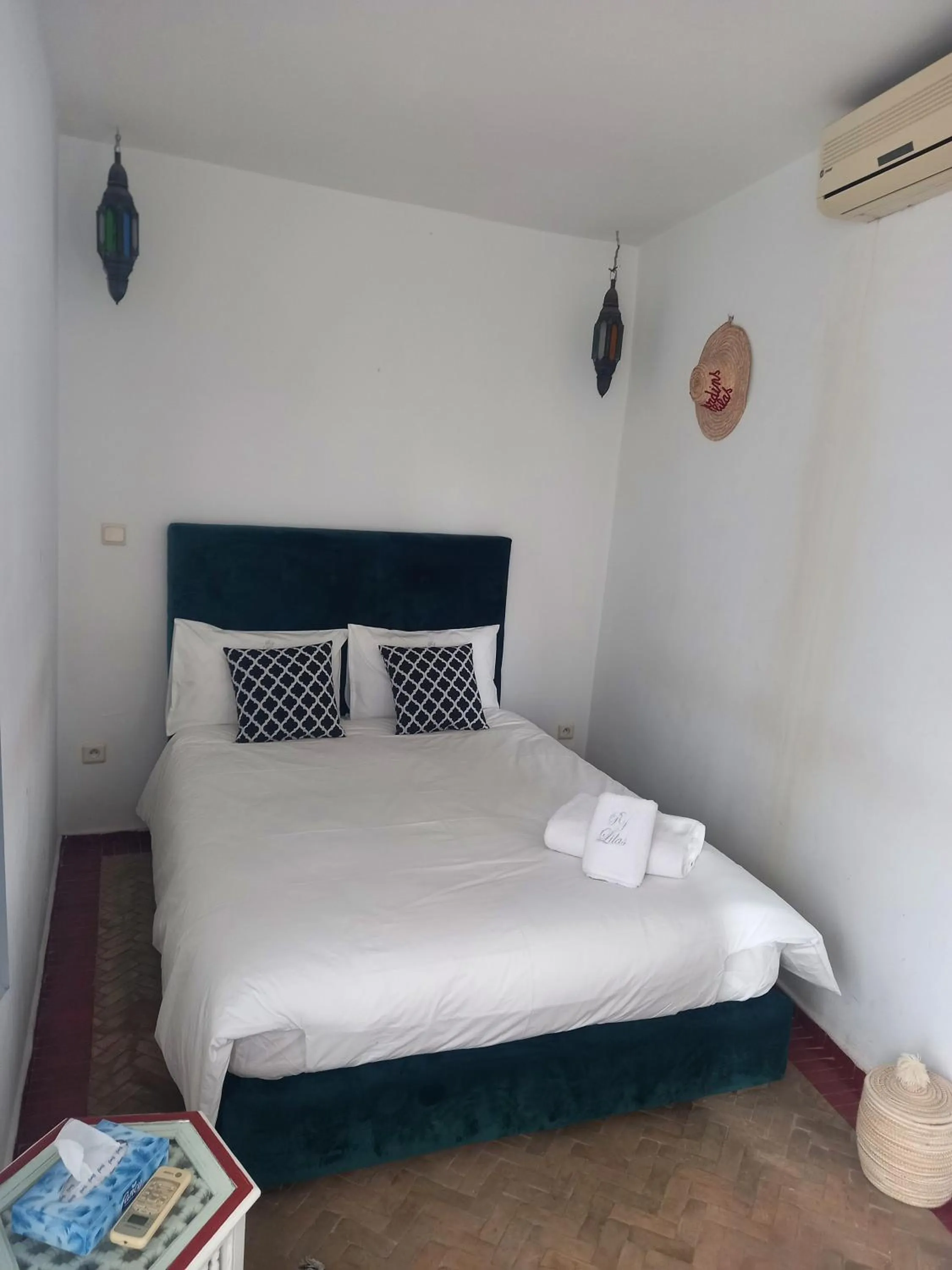 Bed in Riad Les Jardins des Lilas