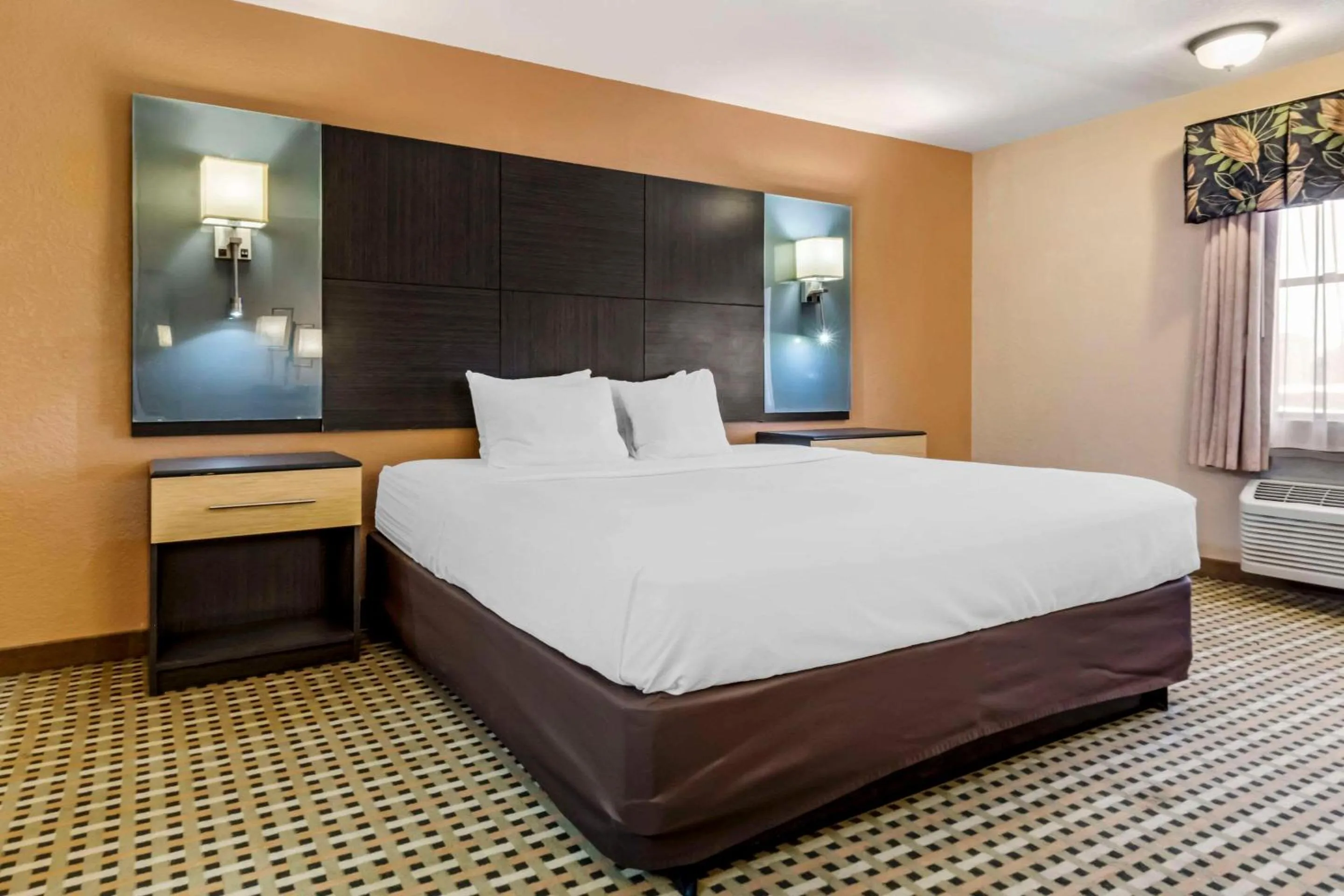 Bedroom, Bed in Quality Inn Amarillo West near Medical Center