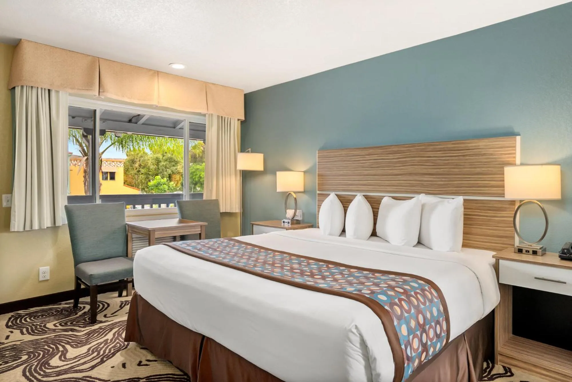 Bed in Avenue Inn Downtown District SLO