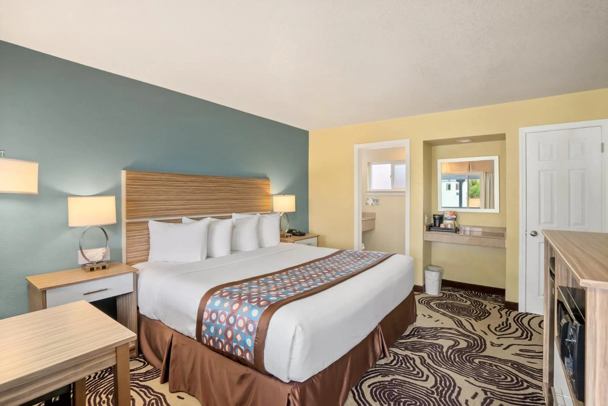 Bed in Avenue Inn Downtown District SLO