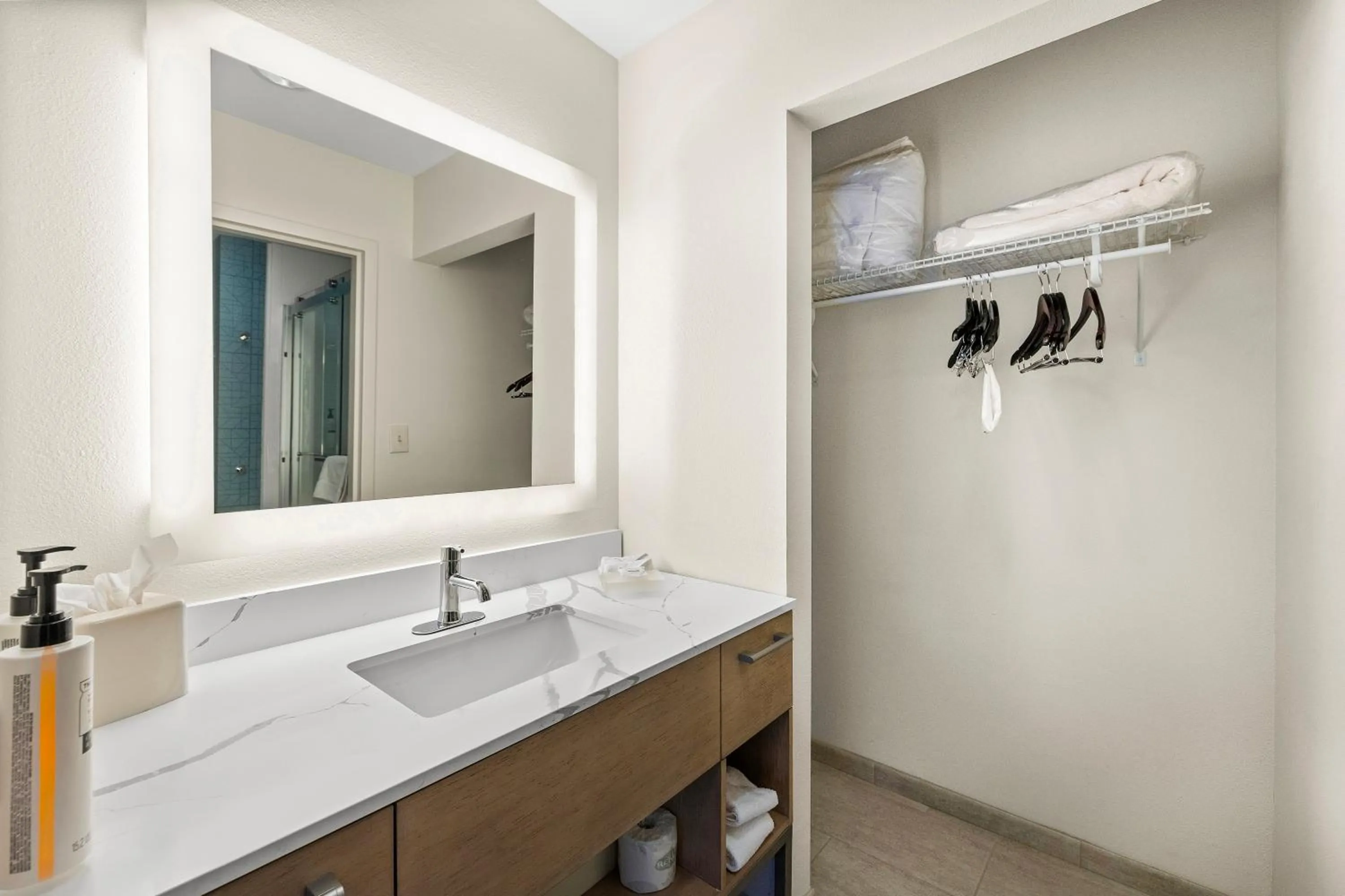 Bathroom in Homewood Suites Lancaster