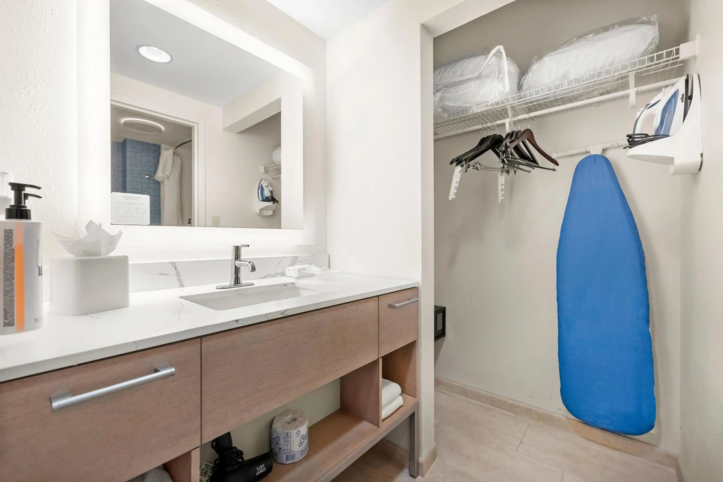 Bathroom in Homewood Suites Lancaster