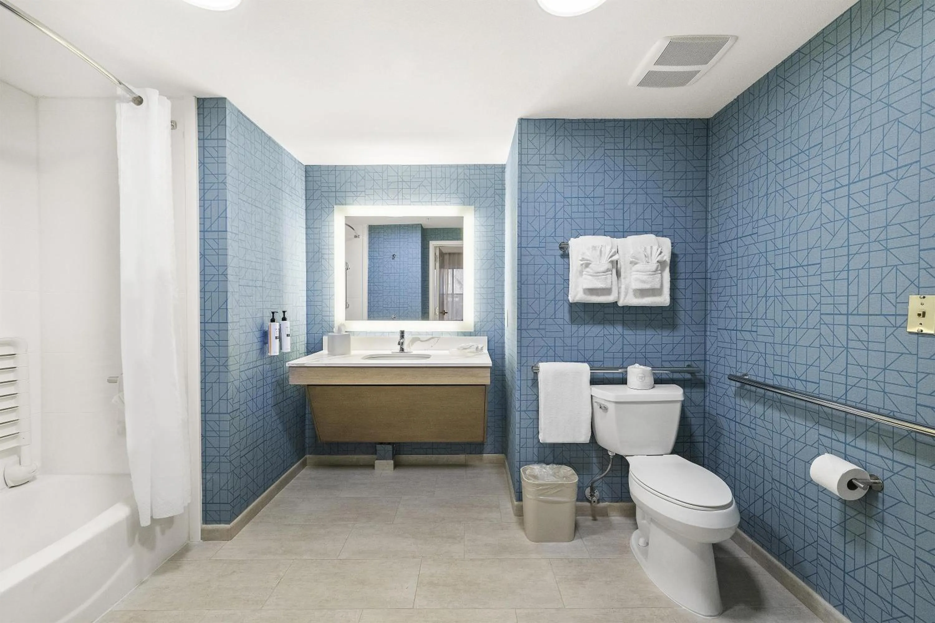 Bathroom in Homewood Suites Lancaster