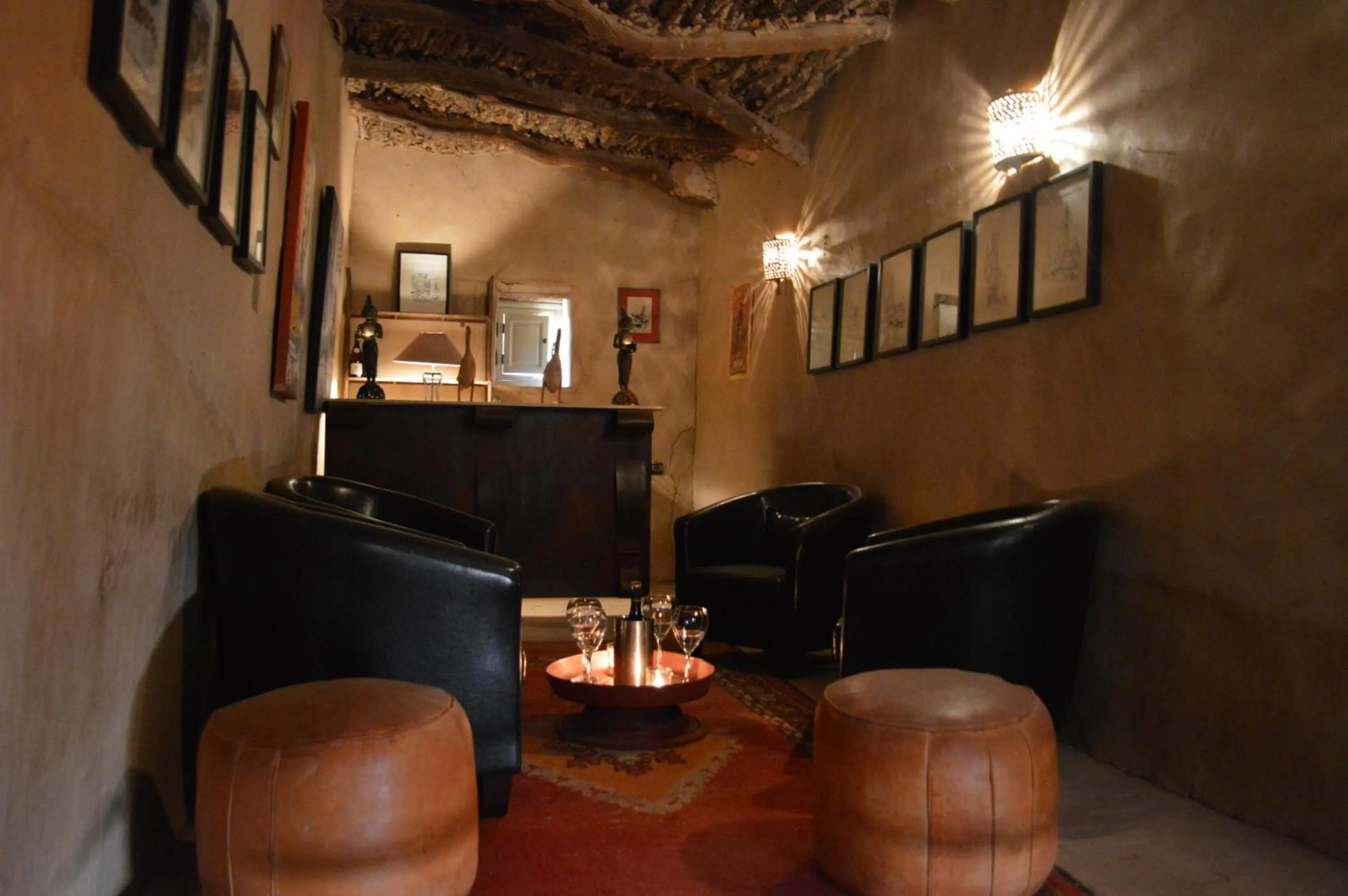 Lounge or bar in Kasbah Gousteau