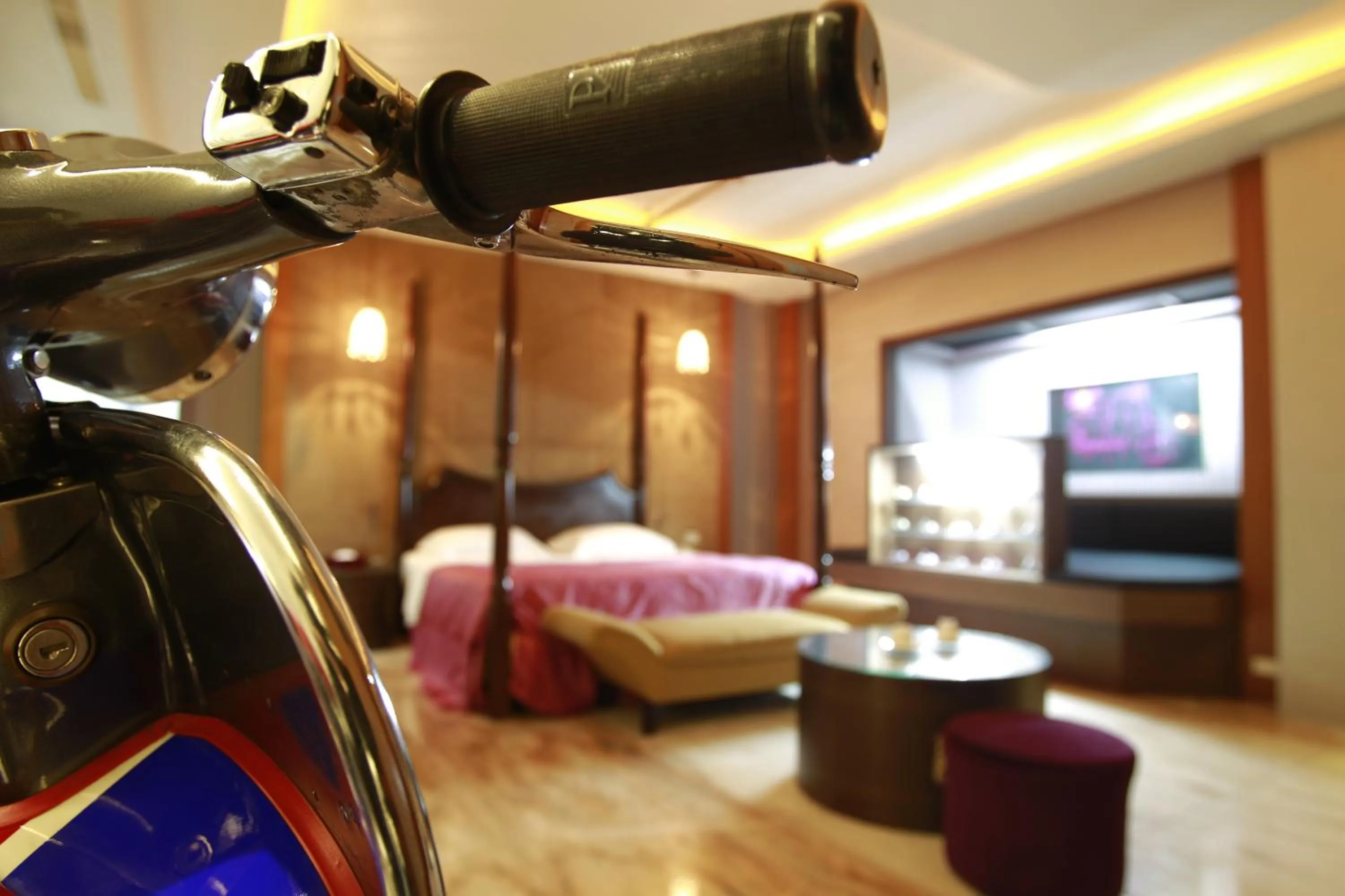 Bedroom in Water City Motel