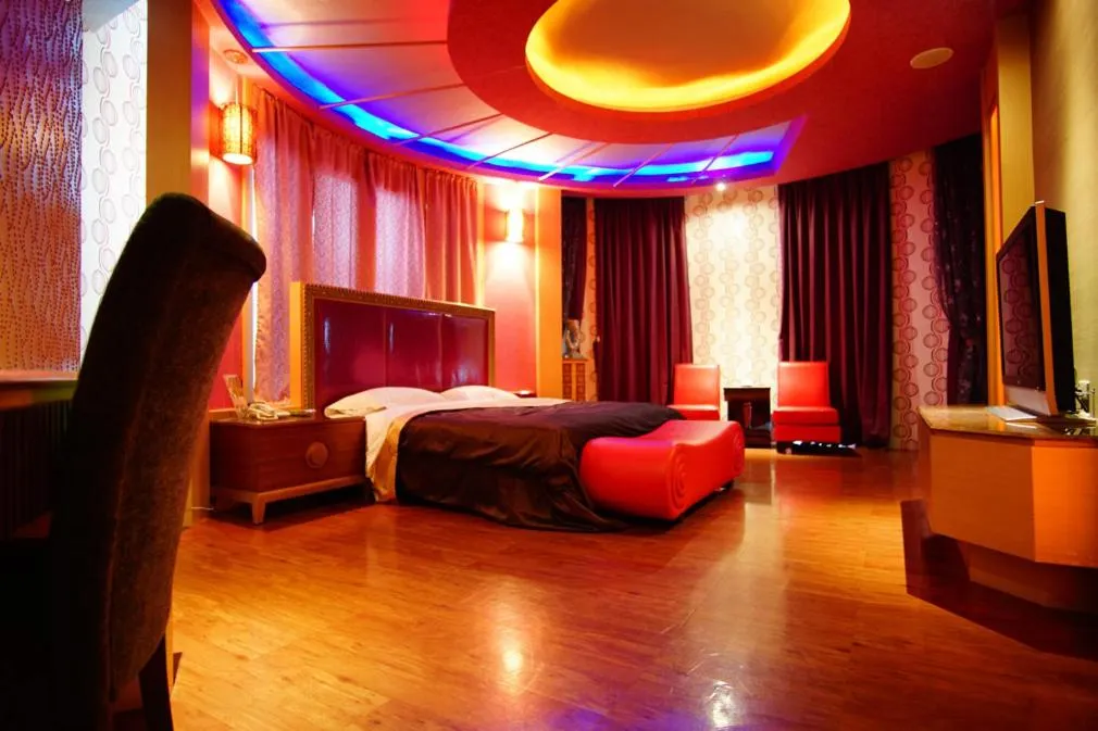 On site, Bed in Water City Motel