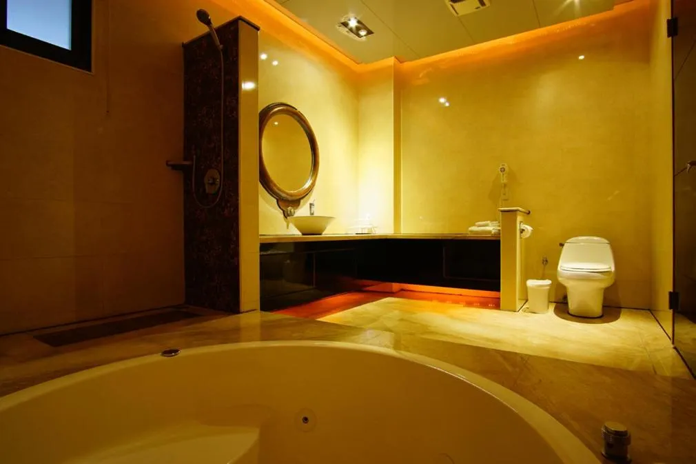 Bathroom in Water City Motel