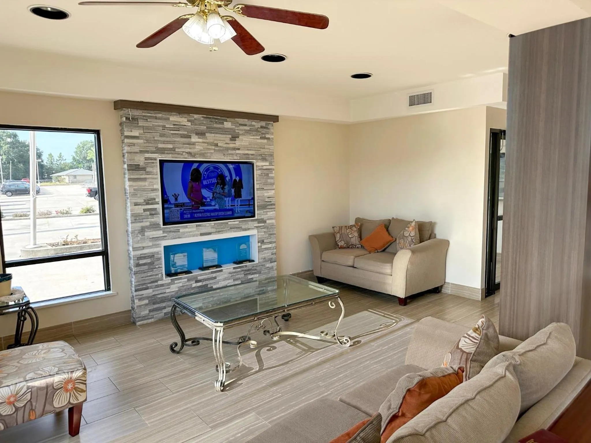 Lobby or reception in Days Inn & Suites by Wyndham Opelousas