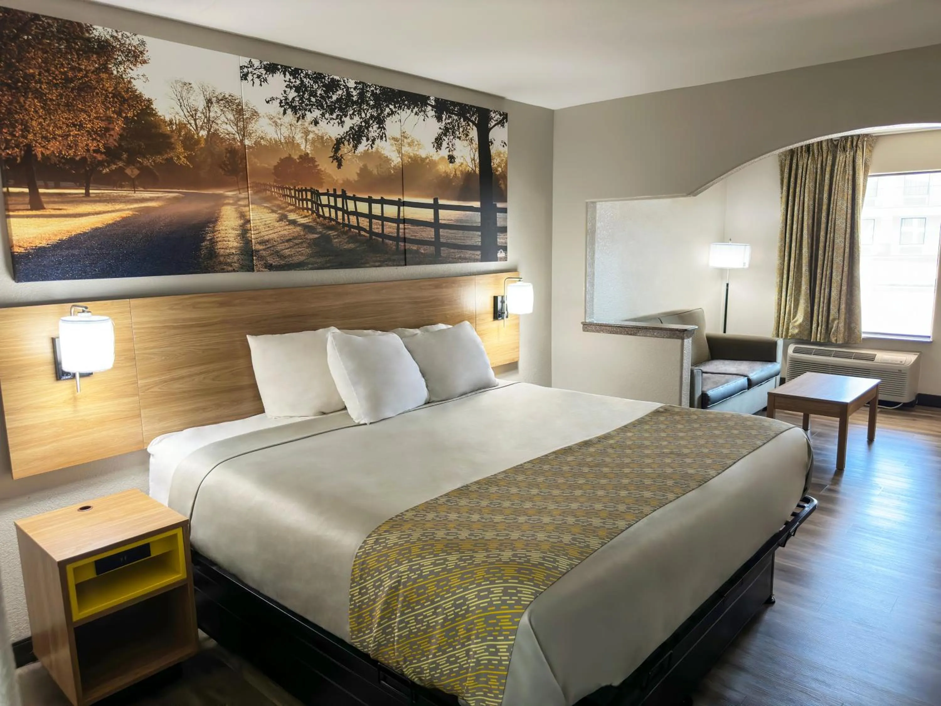 Bedroom, Bed in Days Inn & Suites by Wyndham Opelousas