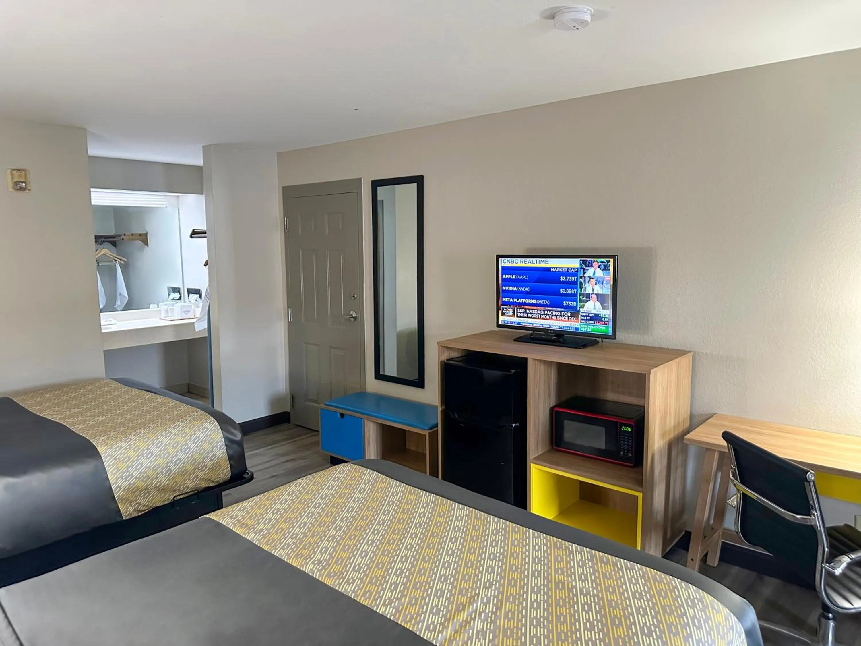 Bedroom, Bed in Days Inn & Suites by Wyndham Opelousas