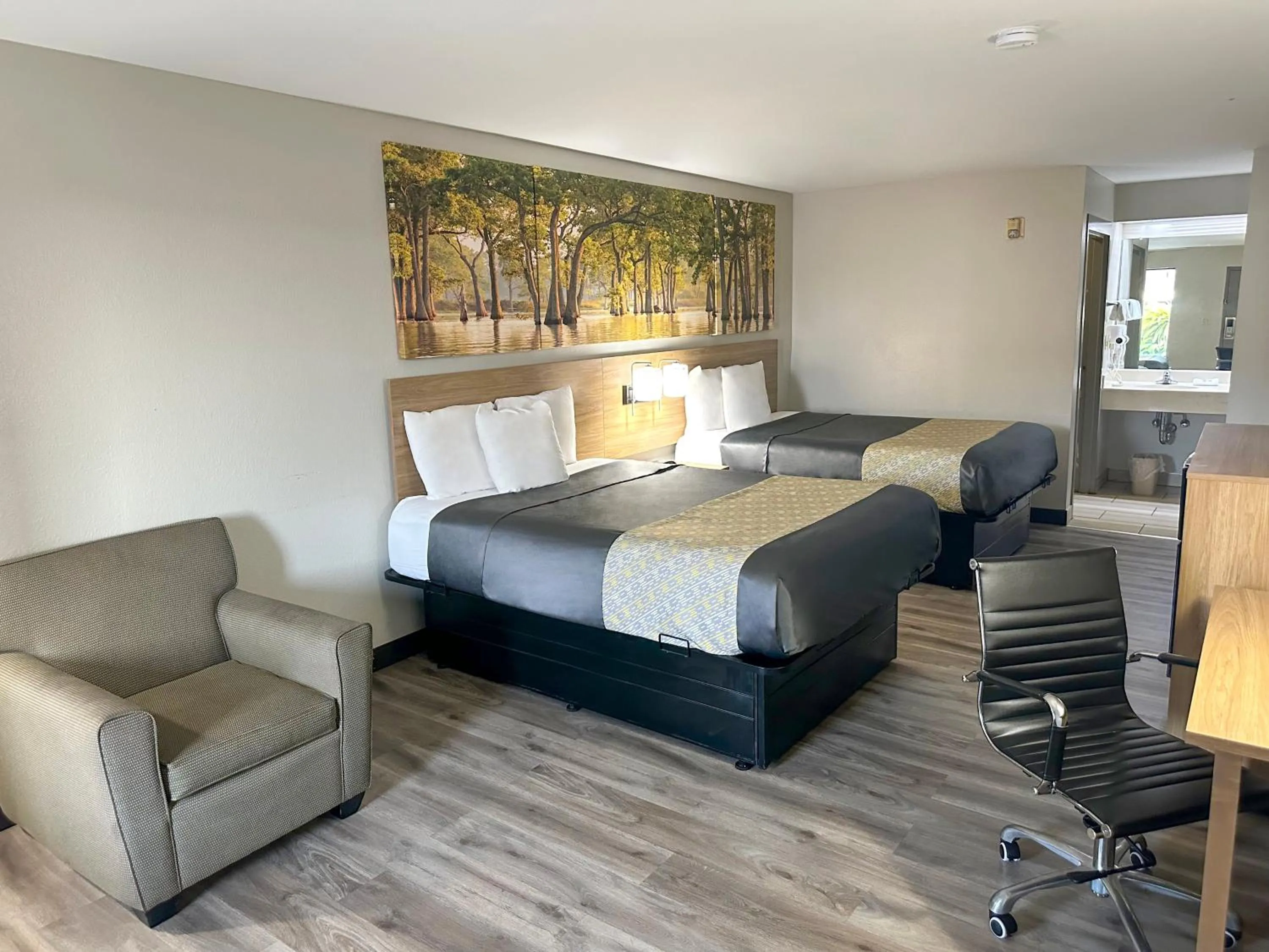Bedroom, Bed in Days Inn & Suites by Wyndham Opelousas