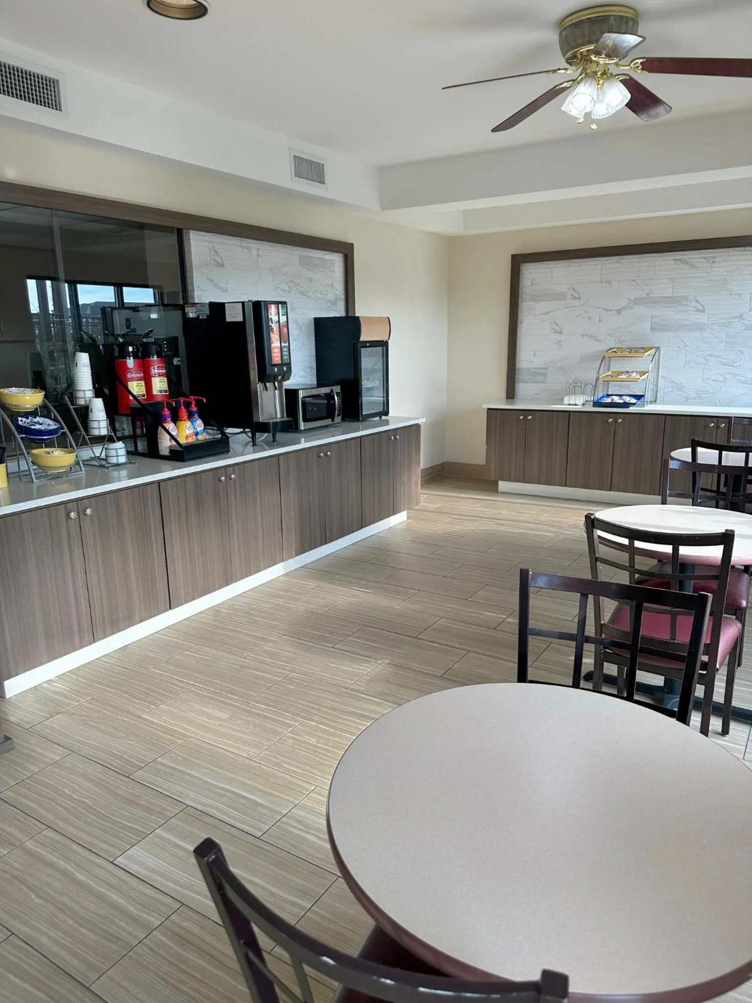 Breakfast in Days Inn & Suites by Wyndham Opelousas
