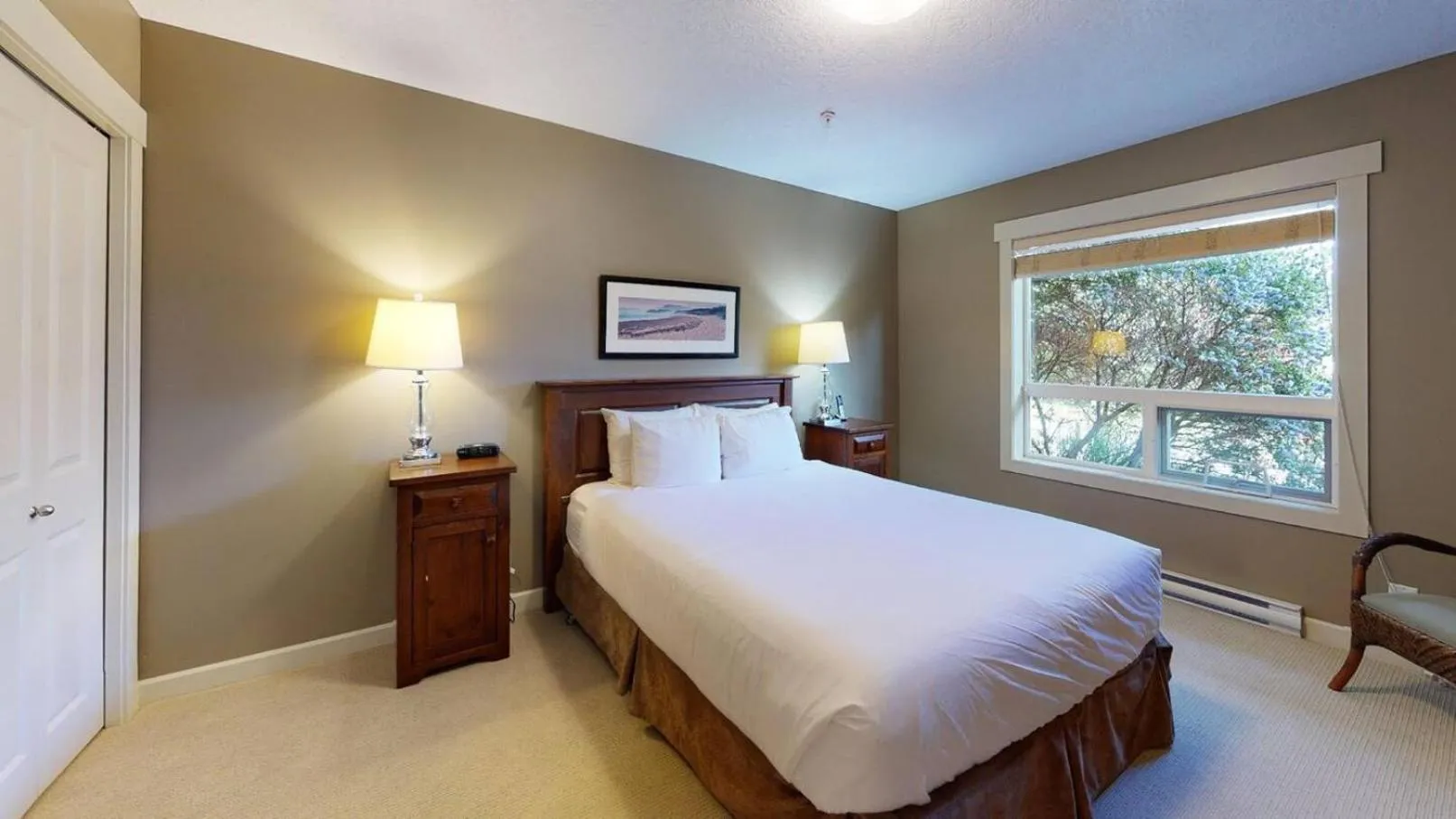 Bed in Sooke Harbour Resort & Marina