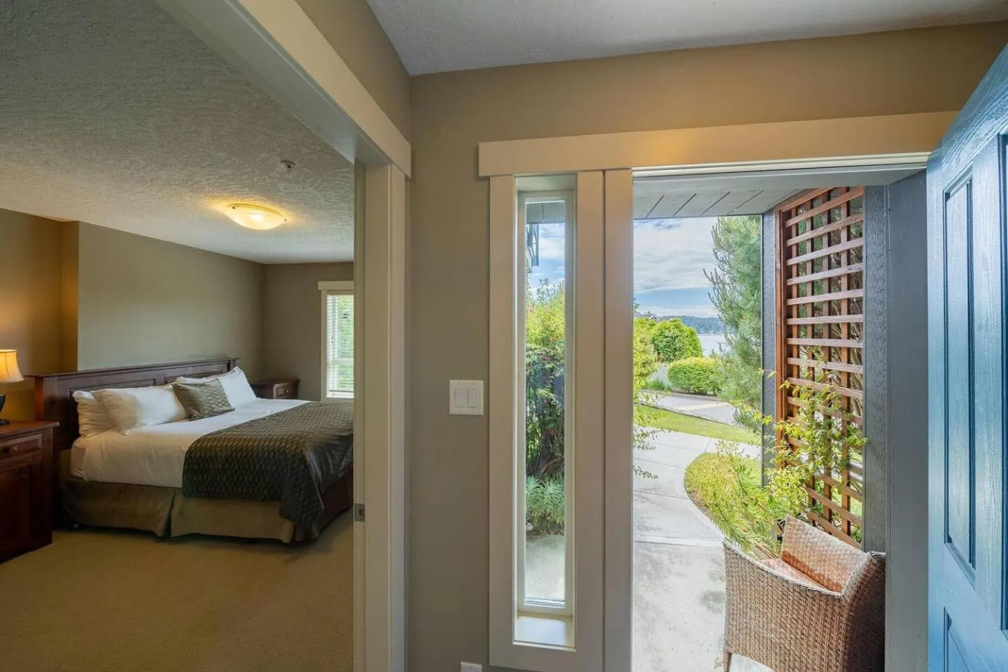 Bed in Sooke Harbour Resort & Marina