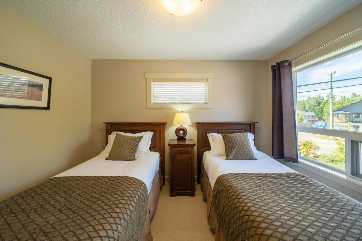Bed in Sooke Harbour Resort & Marina