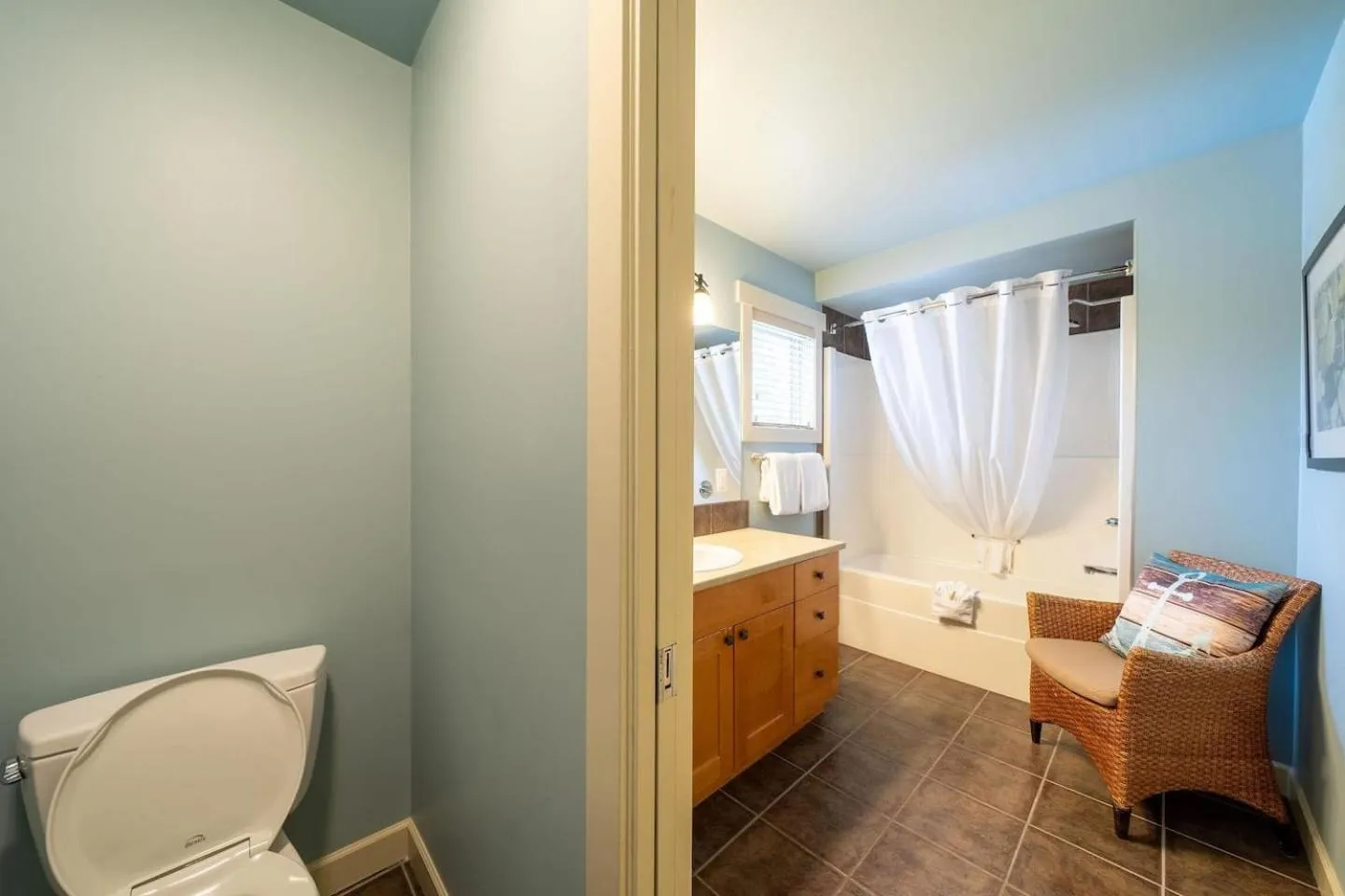 Bed in Sooke Harbour Resort & Marina