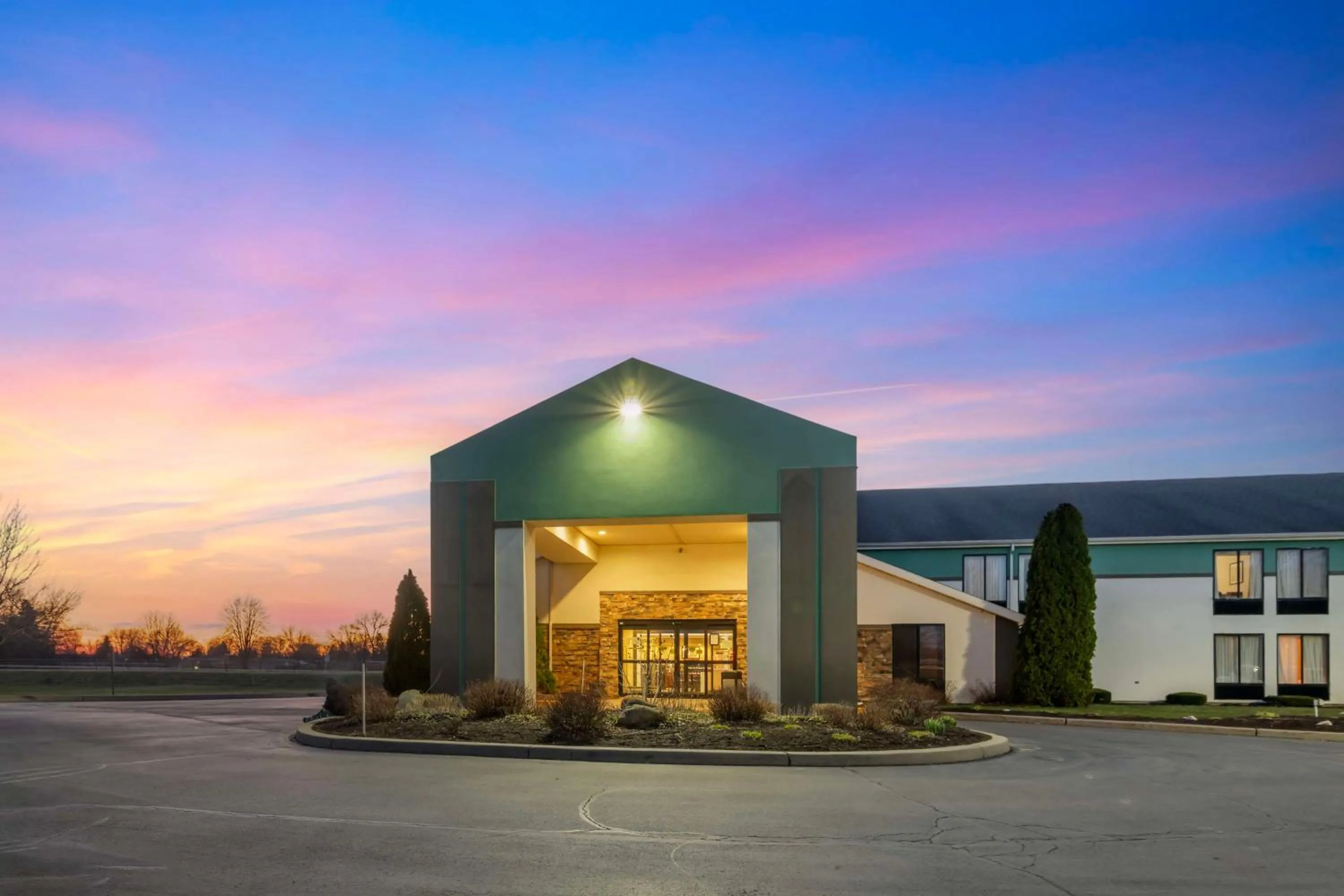 Property building in Best Western Liverpool-Syracuse Inn & Suites