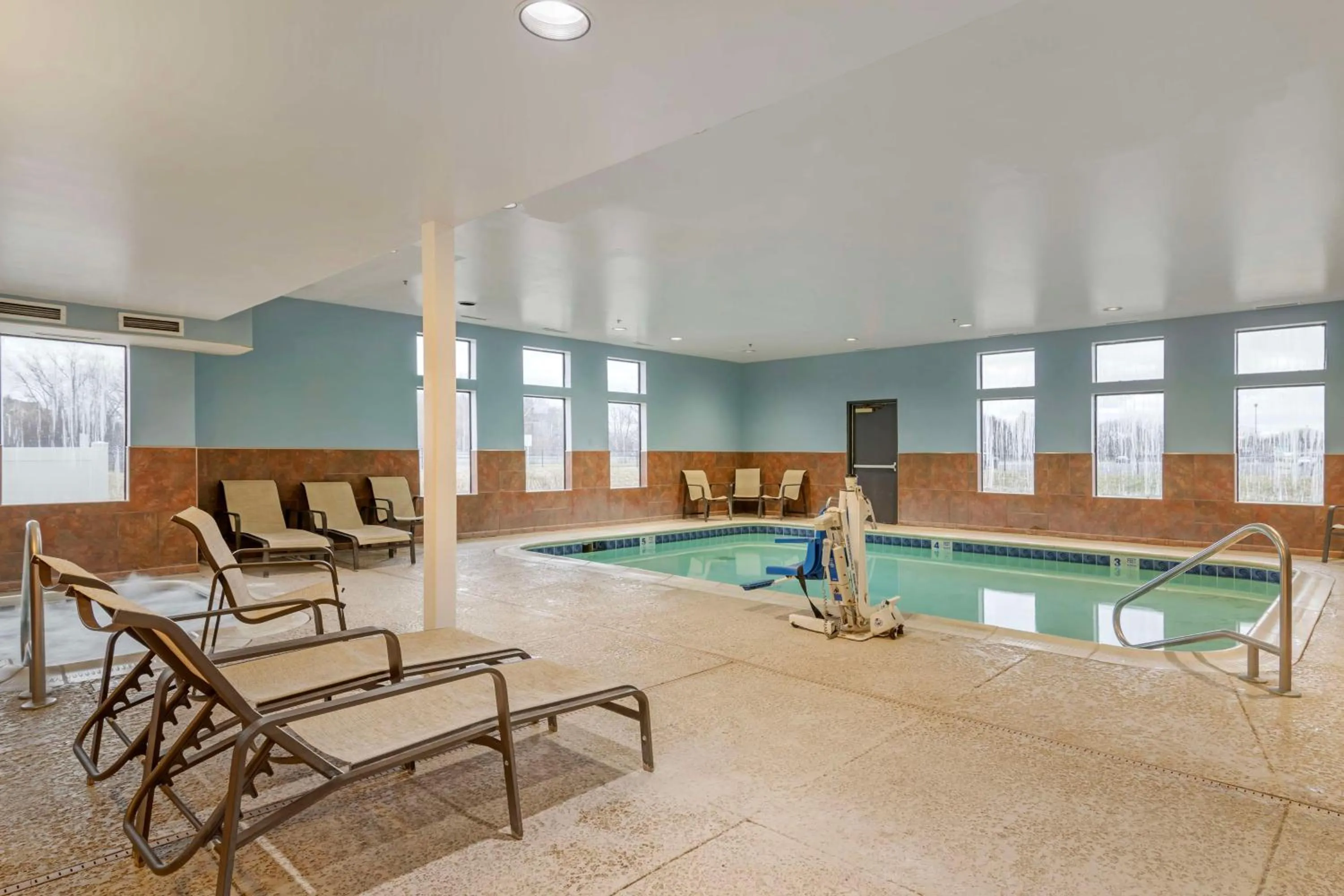Pool view in Best Western Liverpool-Syracuse Inn & Suites