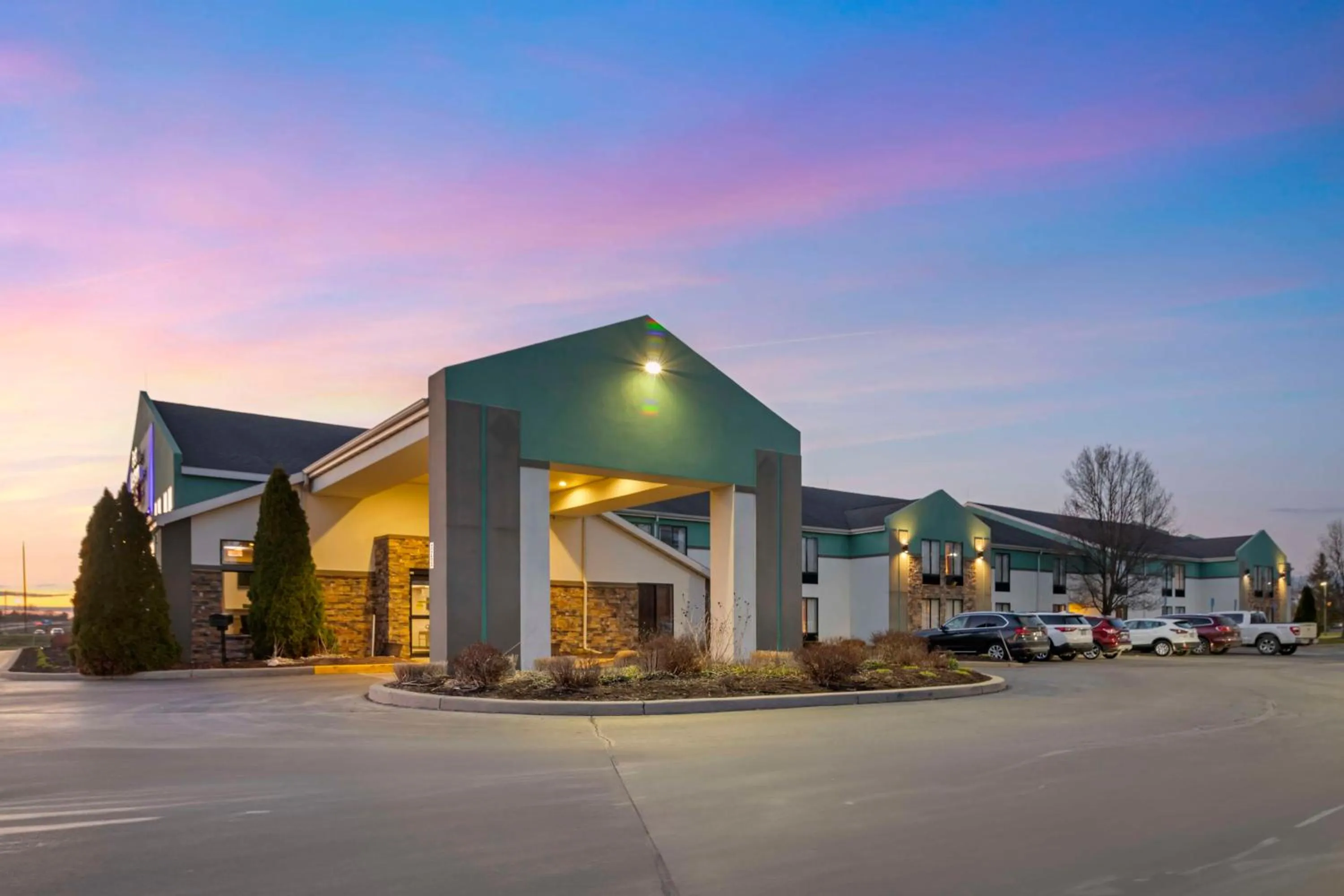 Property building in Best Western Liverpool-Syracuse Inn & Suites