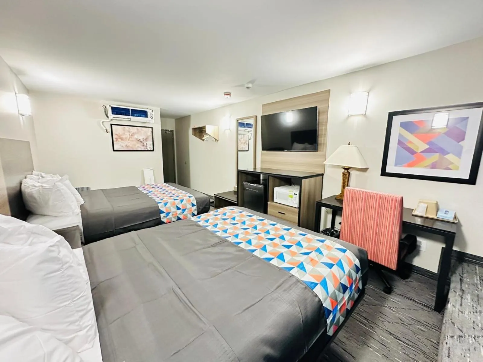 Photo of the whole room, Bed in Northland Motel