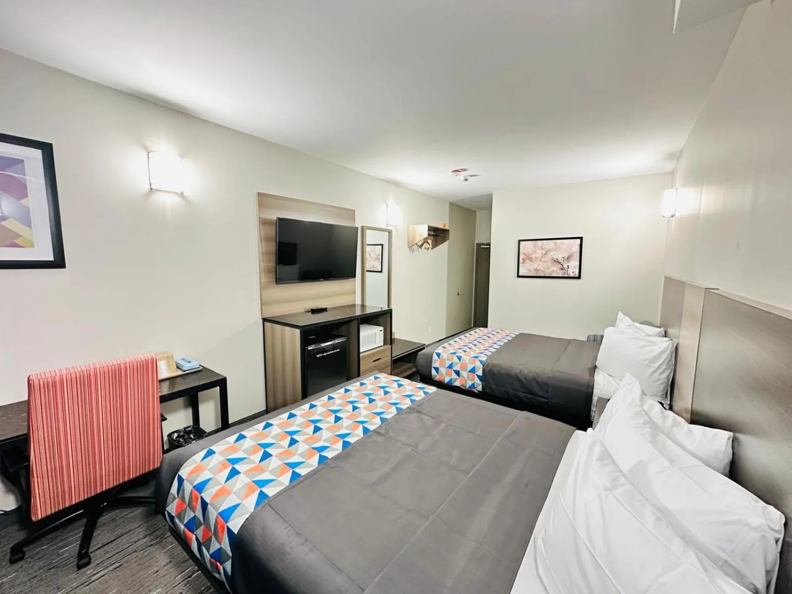 Photo of the whole room, Bed in Northland Motel