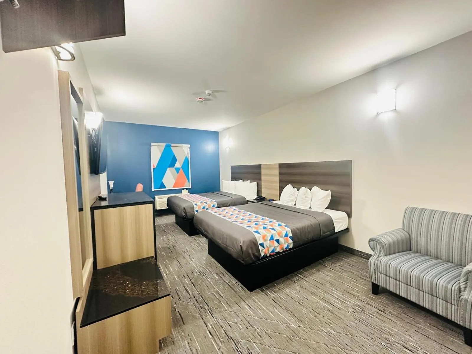 Photo of the whole room, Bed in Northland Motel