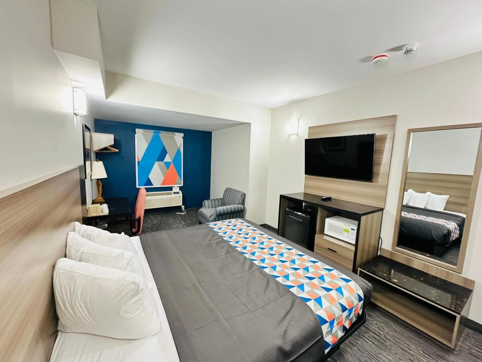 Photo of the whole room, Bed in Northland Motel