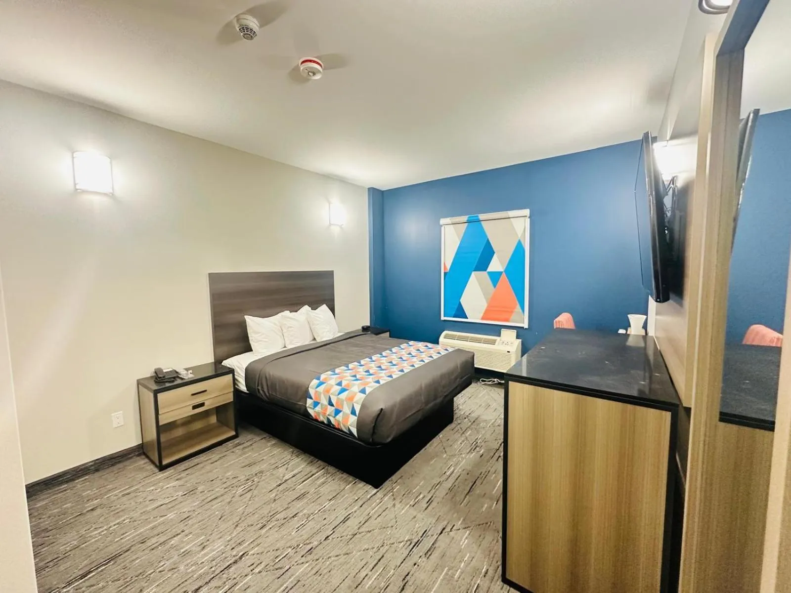 Photo of the whole room, Bed in Northland Motel