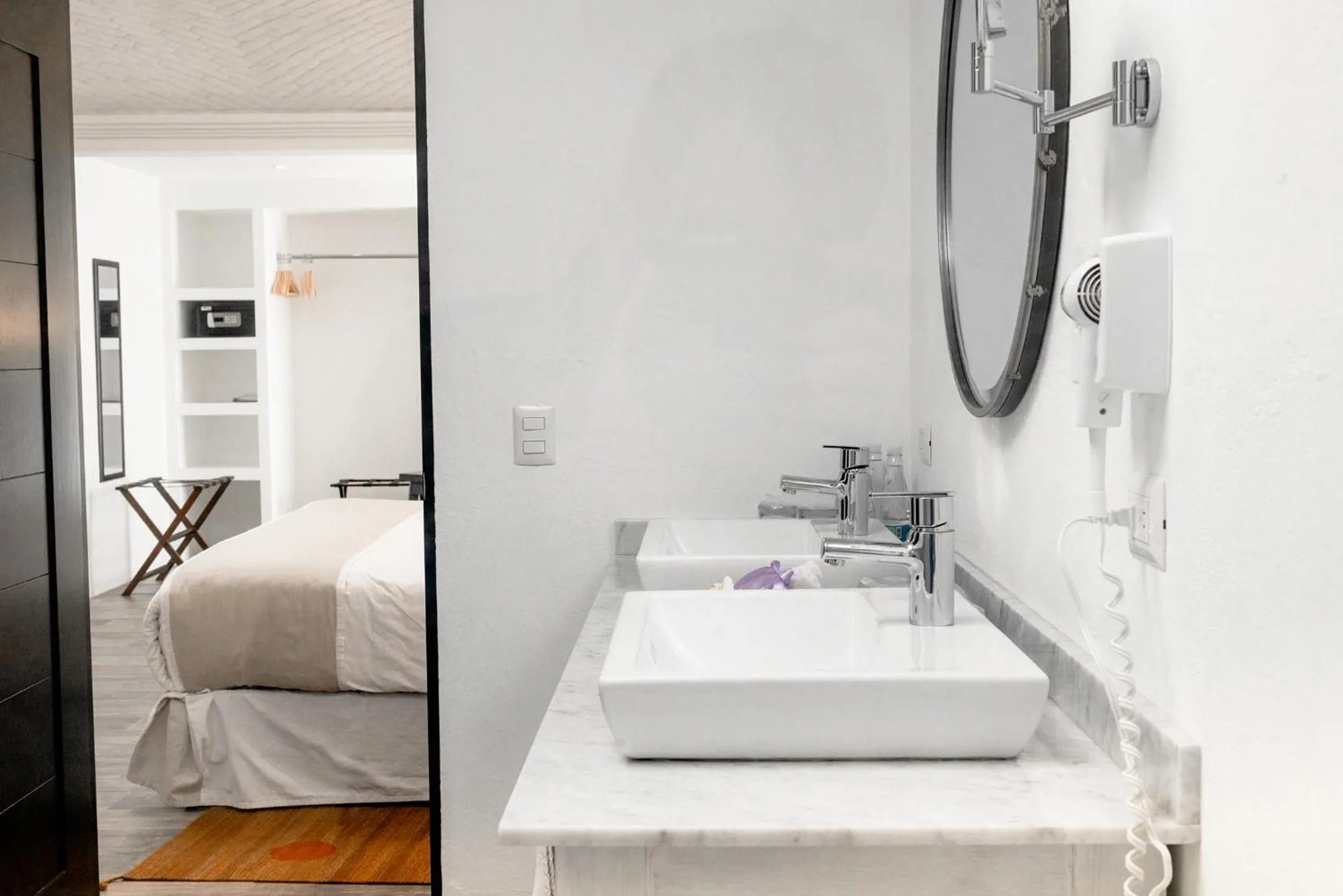 Bathroom, Bed in Hotel La Morada