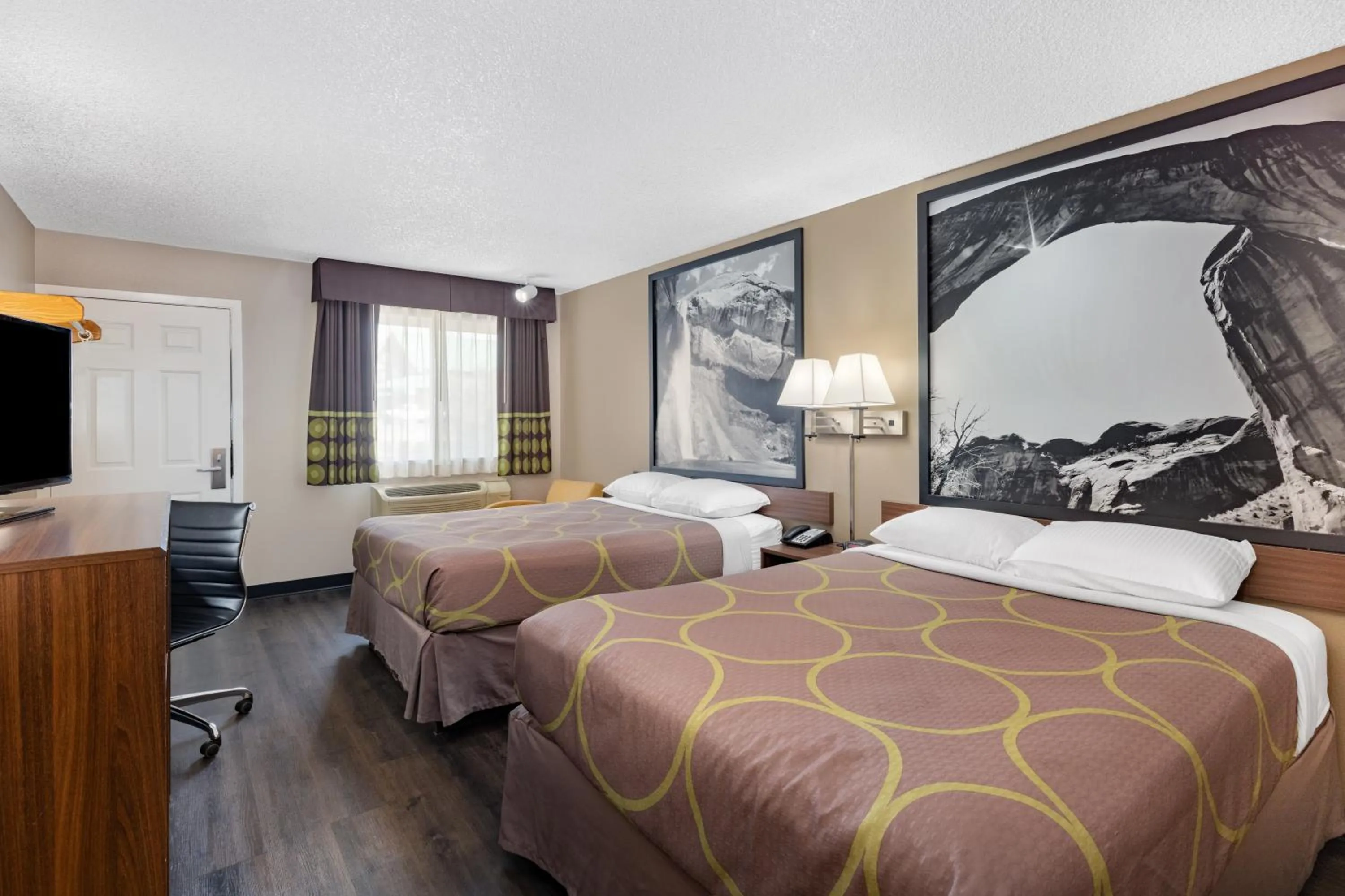 Pets, Bed in Super 8 by Wyndham Richfield UT