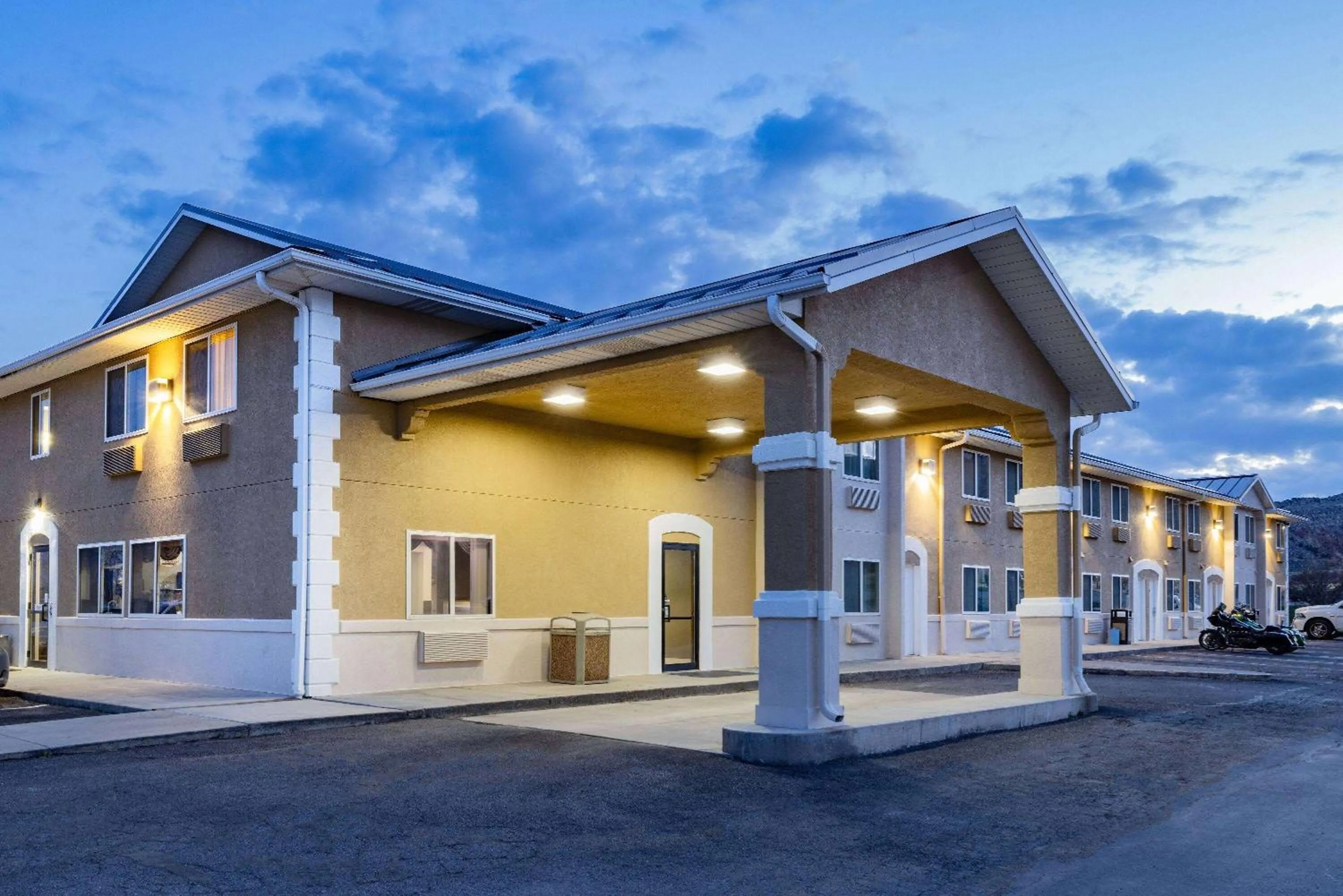 Property building in Super 8 by Wyndham Richfield UT