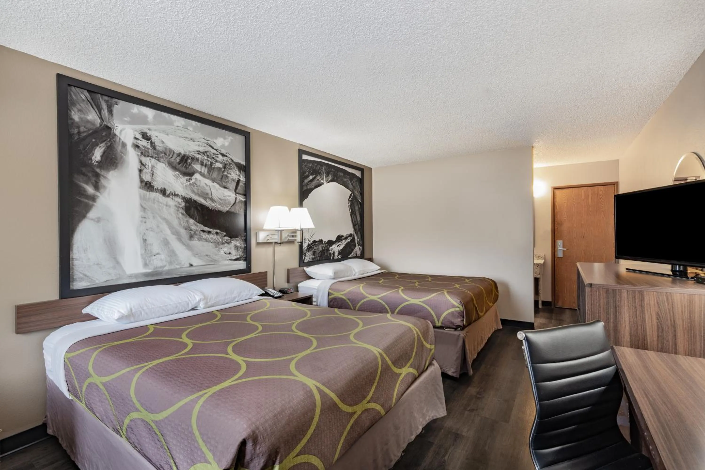 Pets, Bed in Super 8 by Wyndham Richfield UT