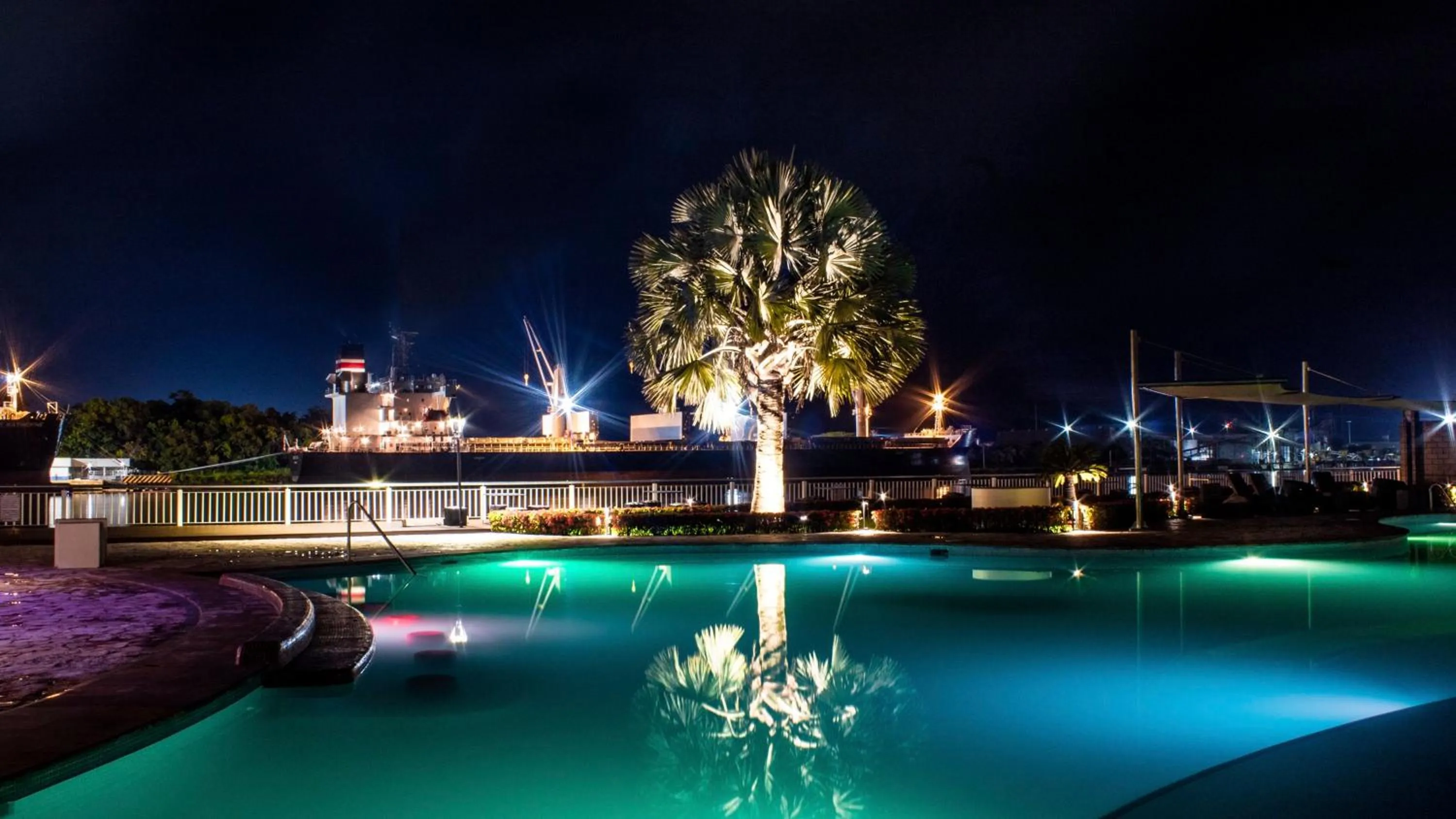 Swimming pool in Holiday Inn Tuxpan - Convention Center by IHG