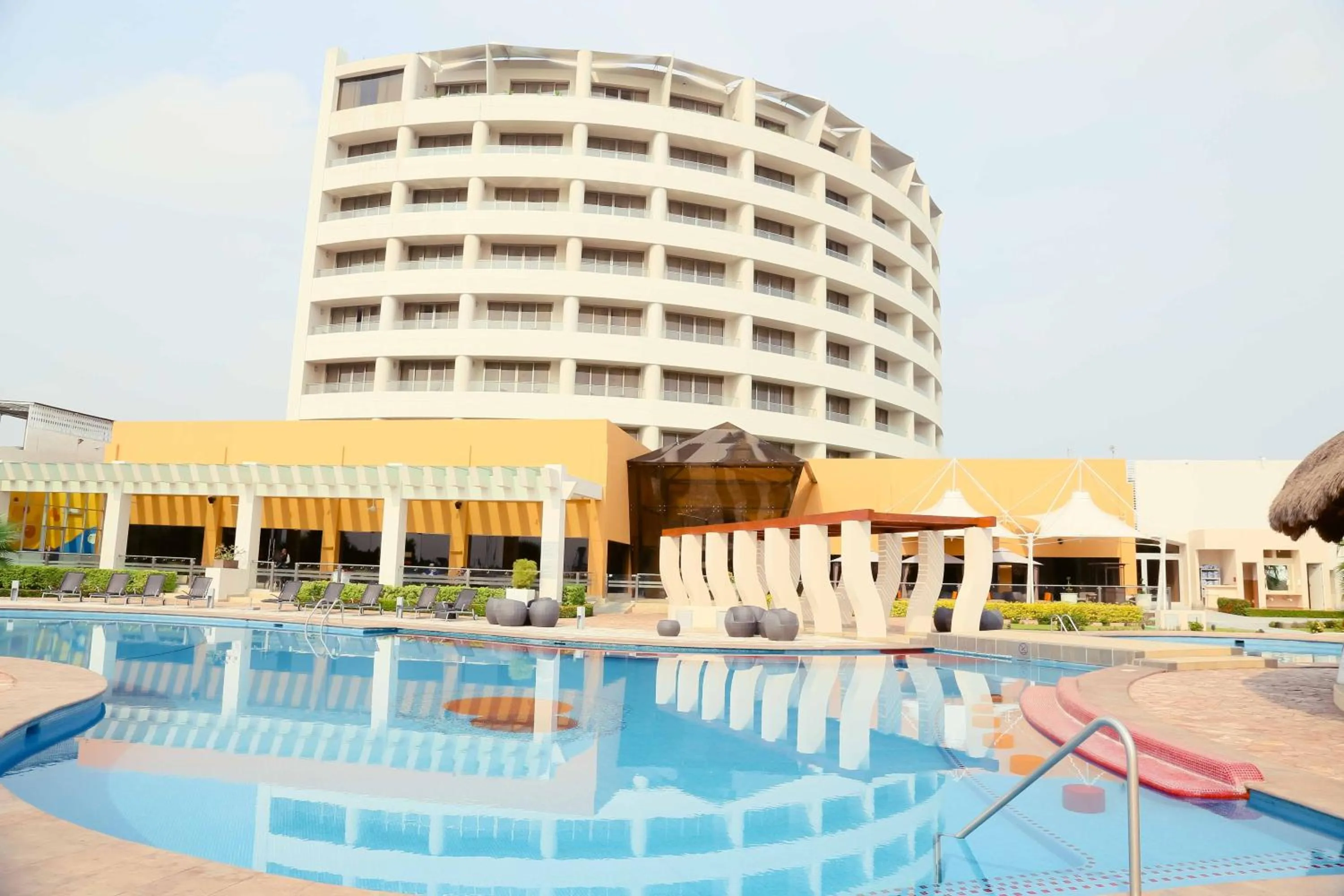 Swimming pool in Holiday Inn Tuxpan - Convention Center by IHG